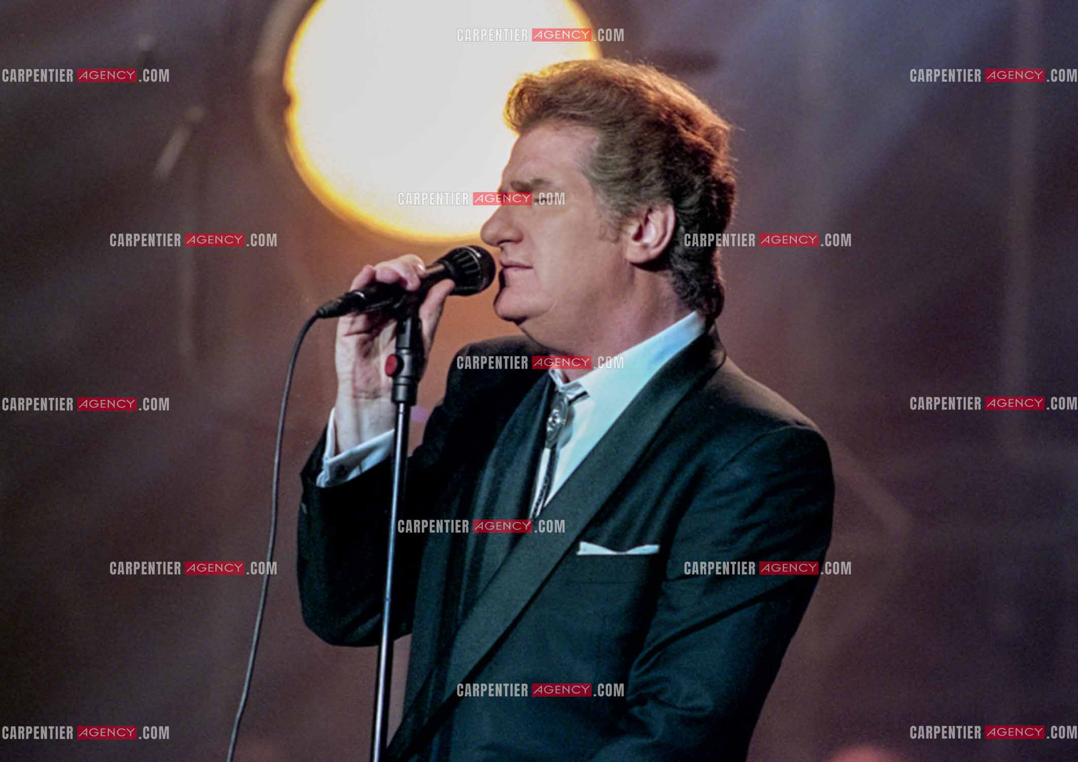 Le chanteur Eddy Mitchell en concert à l'Olympia le 29 mars 1994.