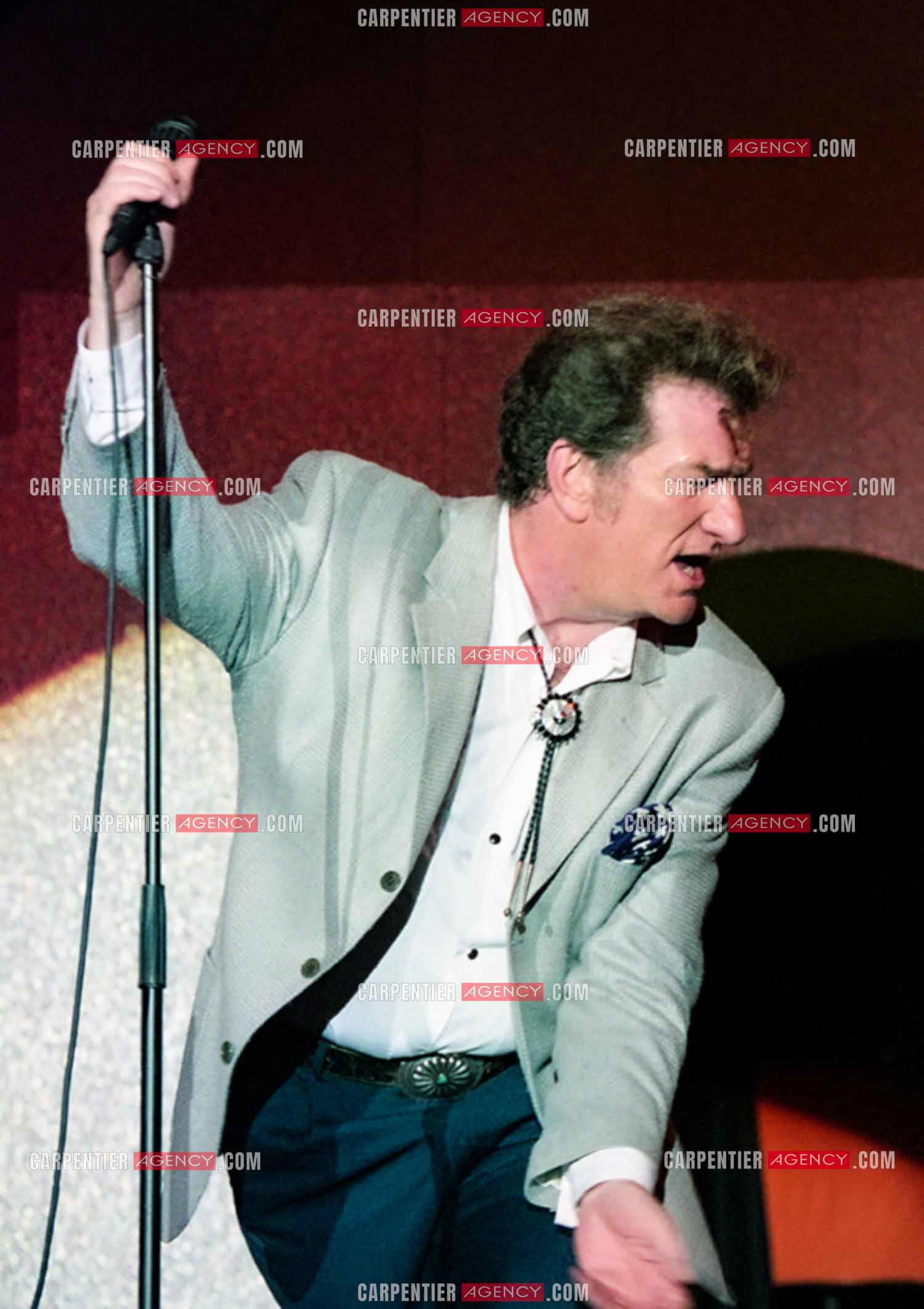 Le chanteur Eddy Mitchell en concert au Zénith de Paris du 08 au 12 février 1994.