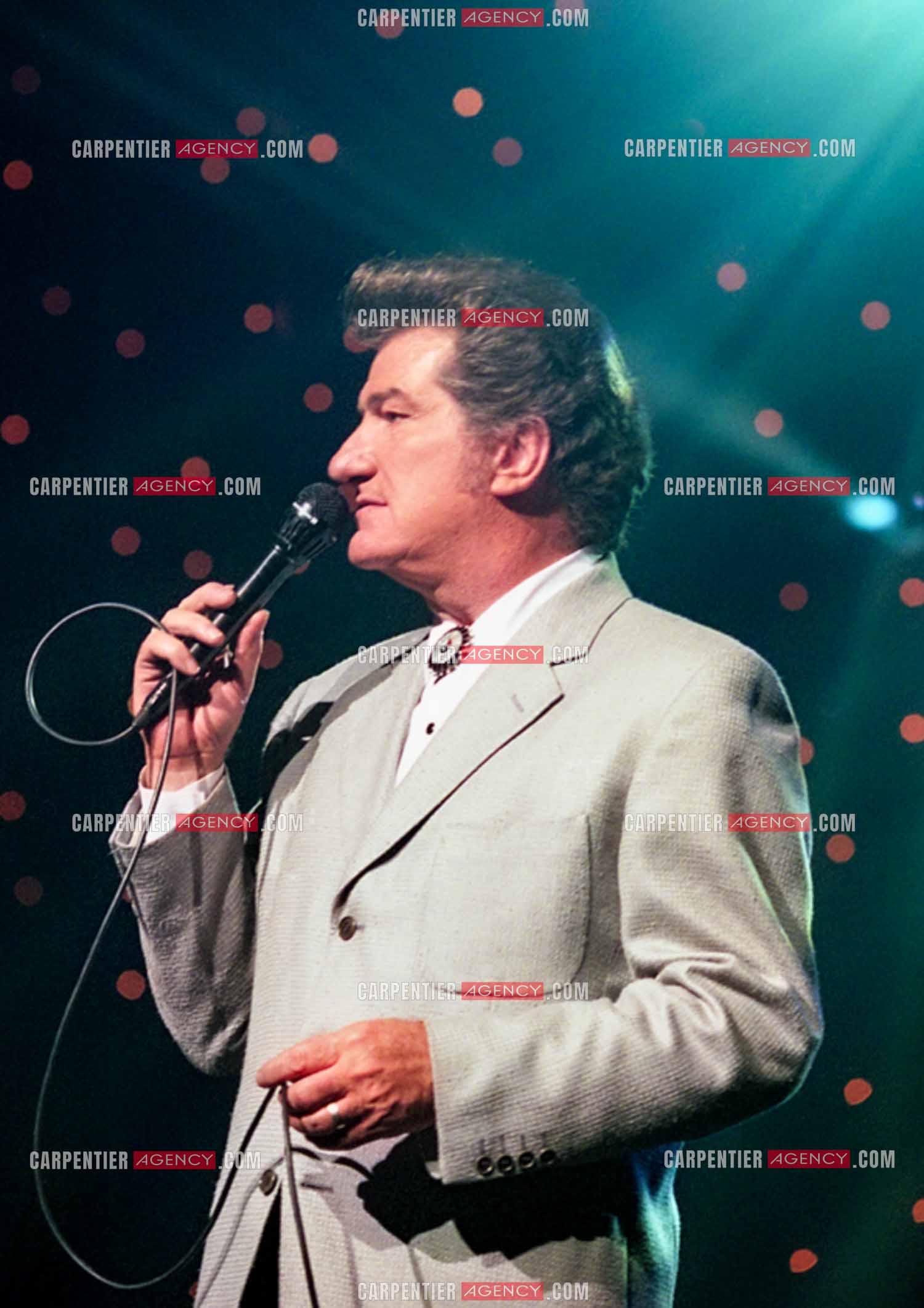Le chanteur Eddy Mitchell en concert au Zénith de Paris du 08 au 12 février 1994.