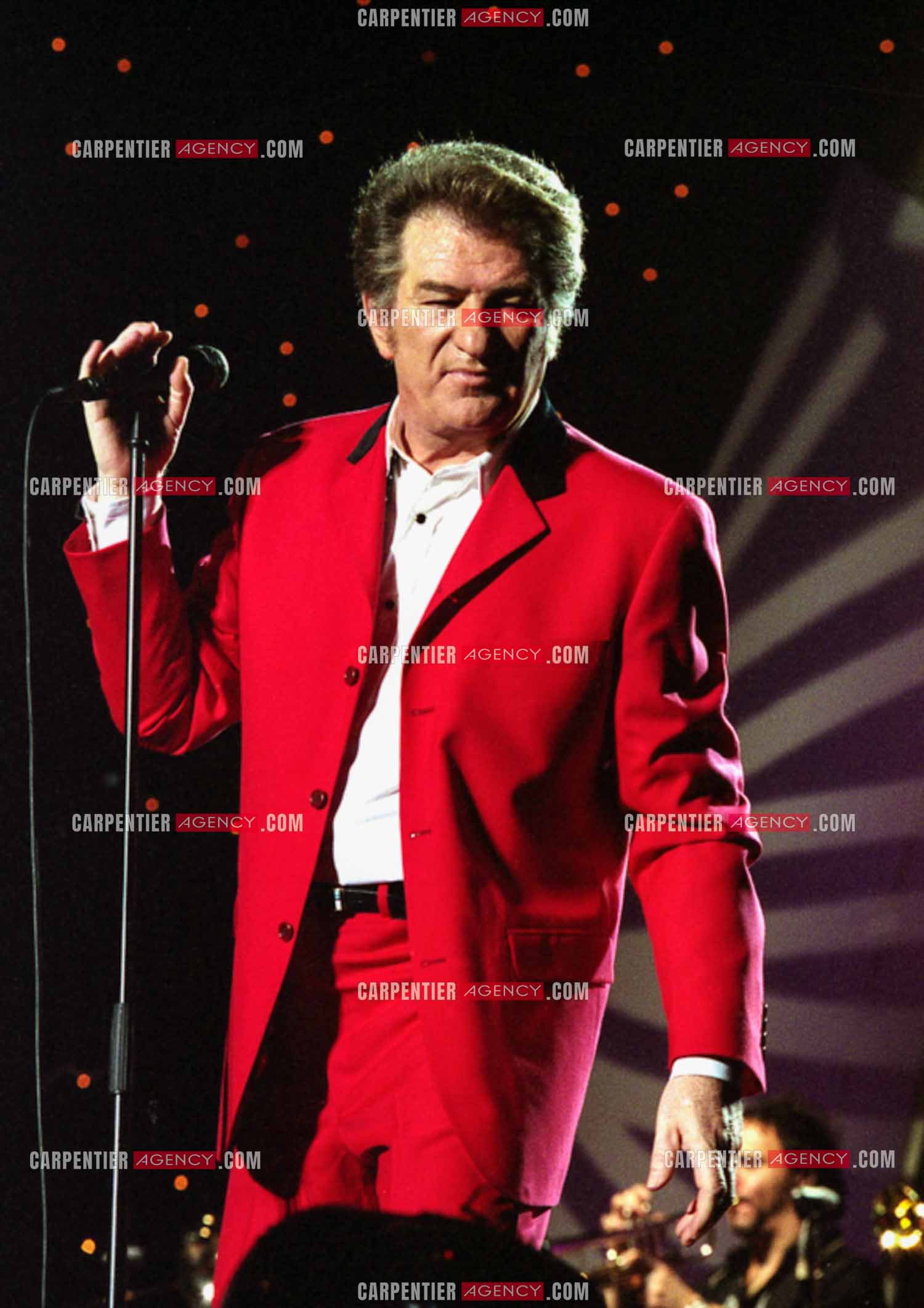 Le chanteur Eddy Mitchell en concert au POPB de Paris Bercy. Le big band d'Eddy Mitchell. Mr Eddy 1997