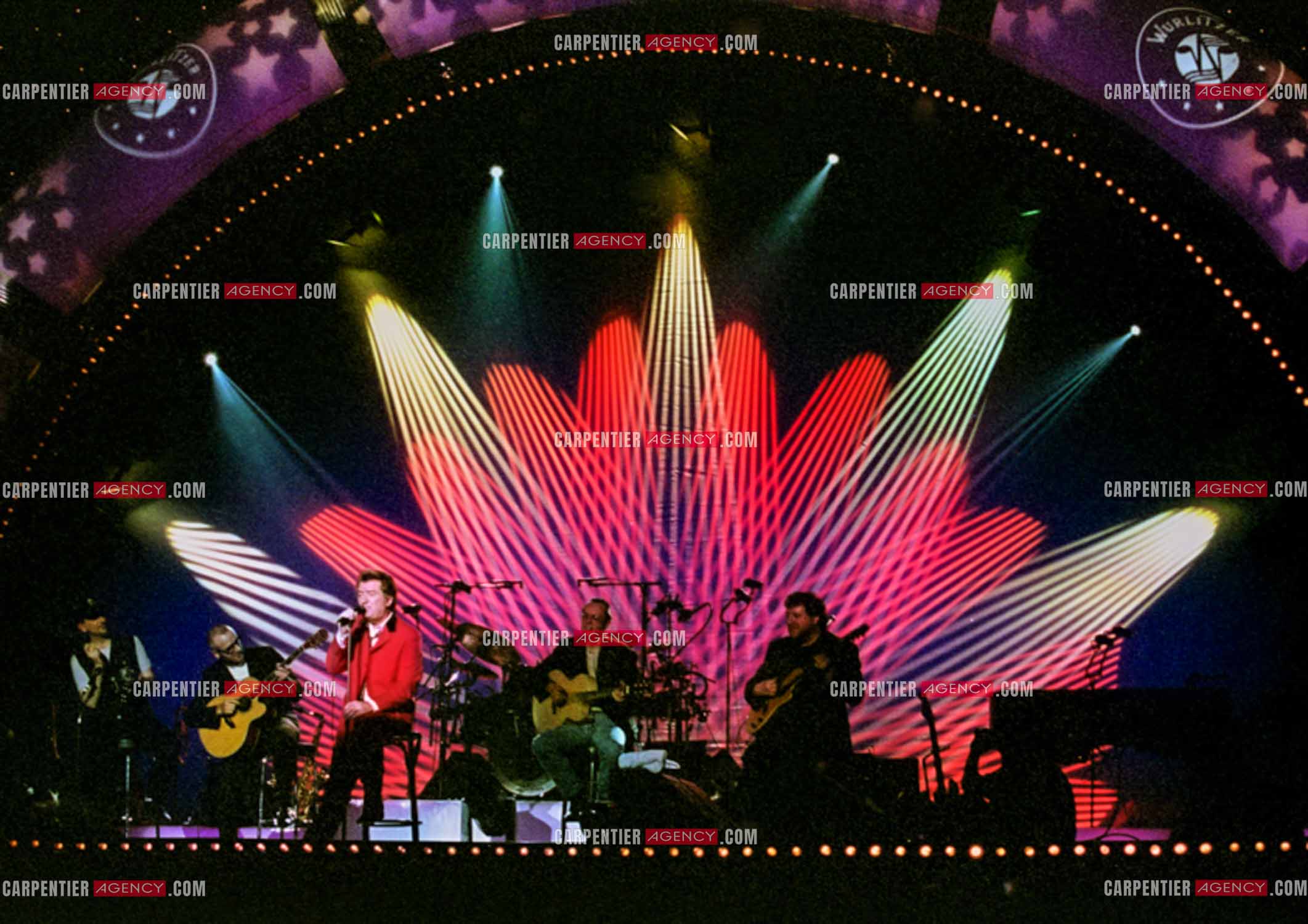 Le chanteur Eddy Mitchell en concert au POPB de Paris Bercy. Le big band d'Eddy Mitchell. Mr Eddy 1997