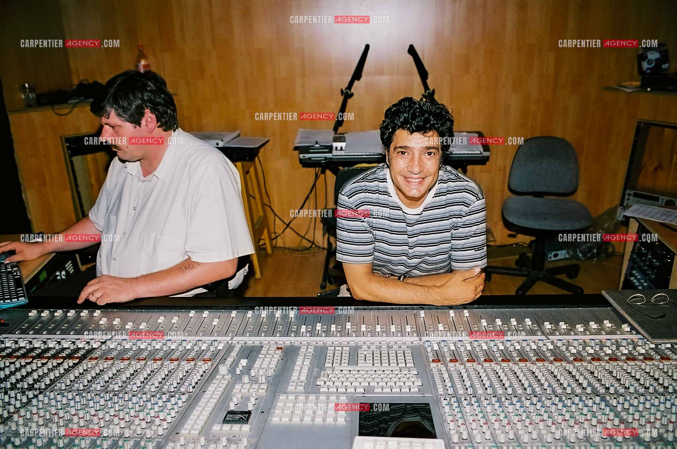 Le chanteur Frédéric François en studio.  ( Exclusif )