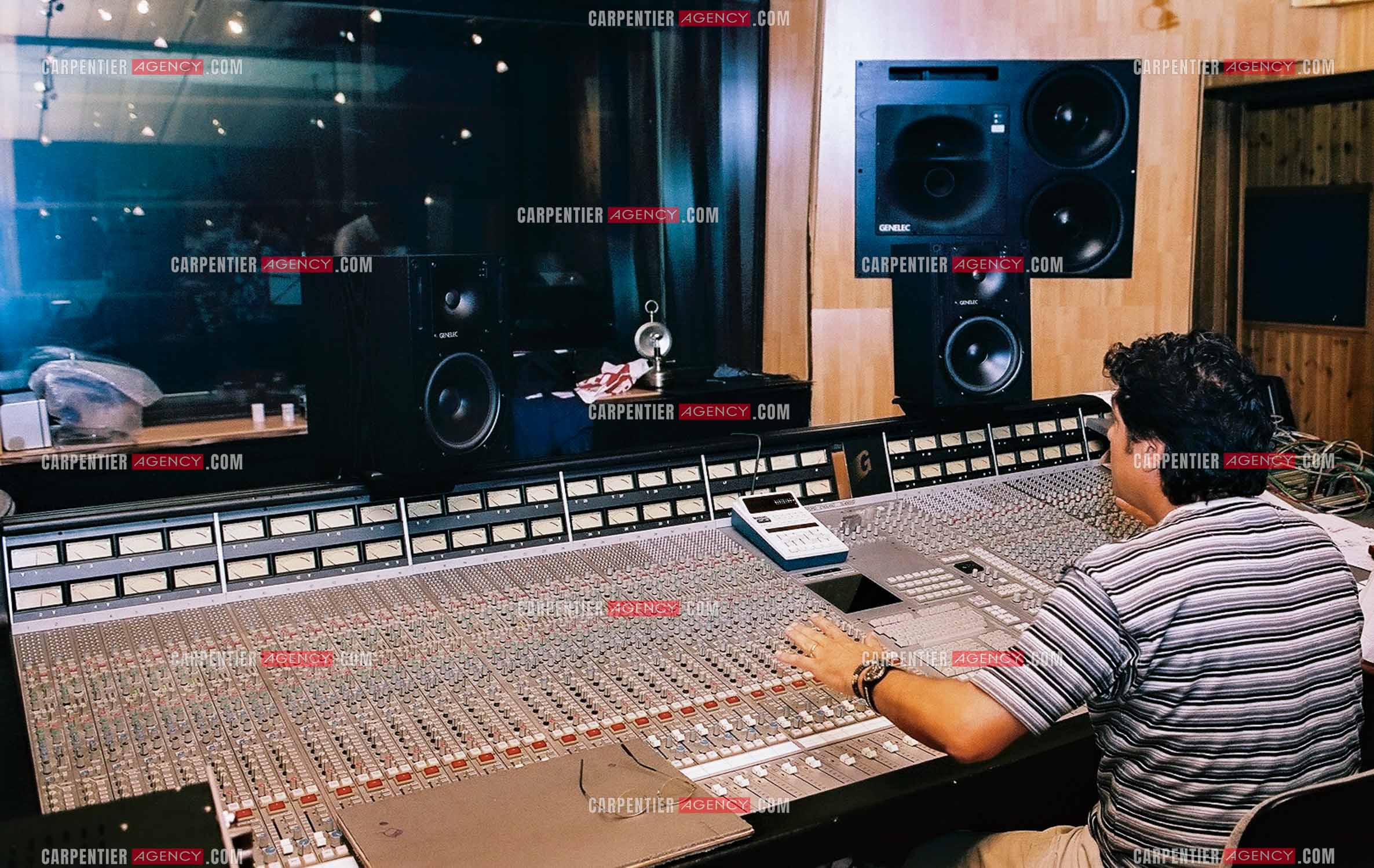 Le chanteur Frédéric François en studio.  ( Exclusif )