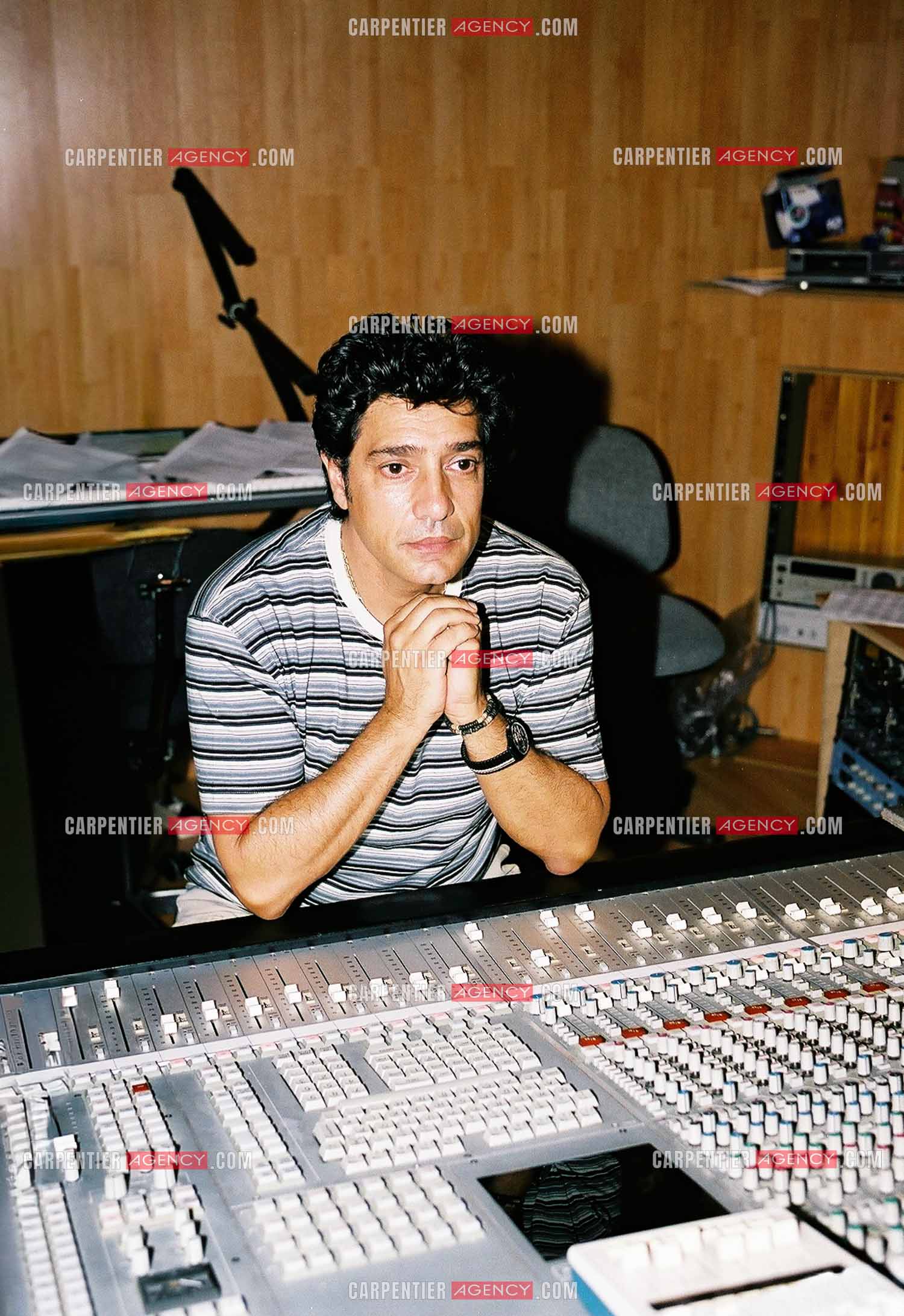 Le chanteur Frédéric François en studio.  ( Exclusif )