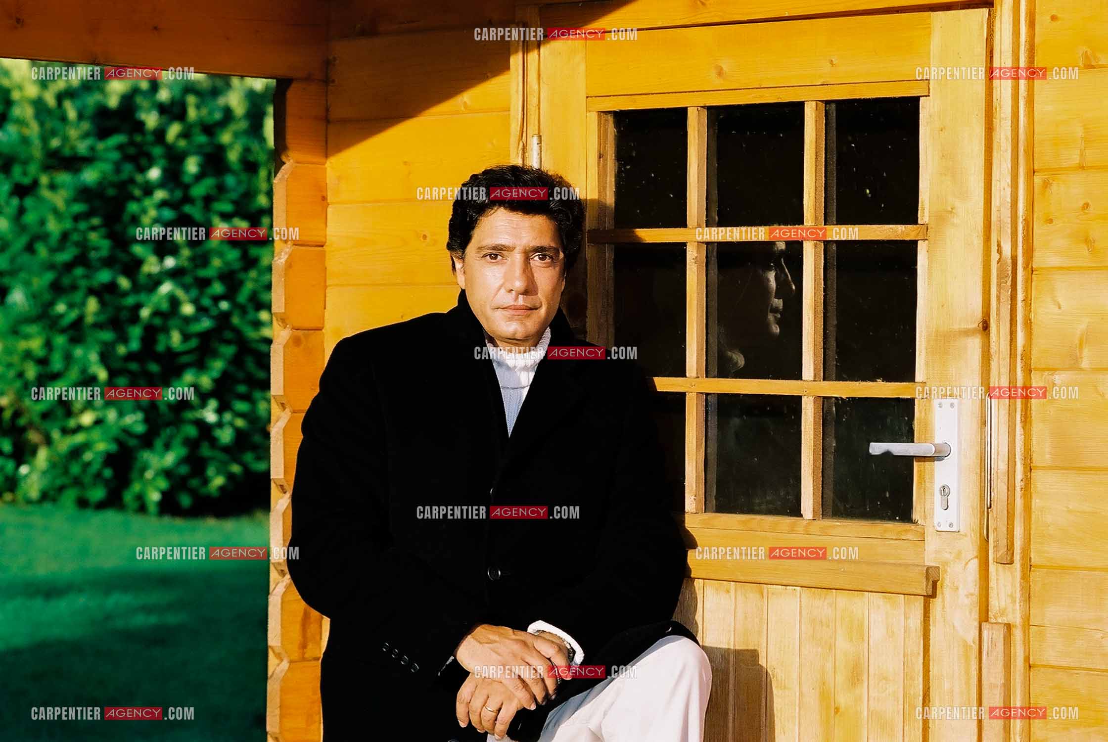 Le chanteur Frédéric François dans sa résidence privée en Belgique.  ( Exclusif )