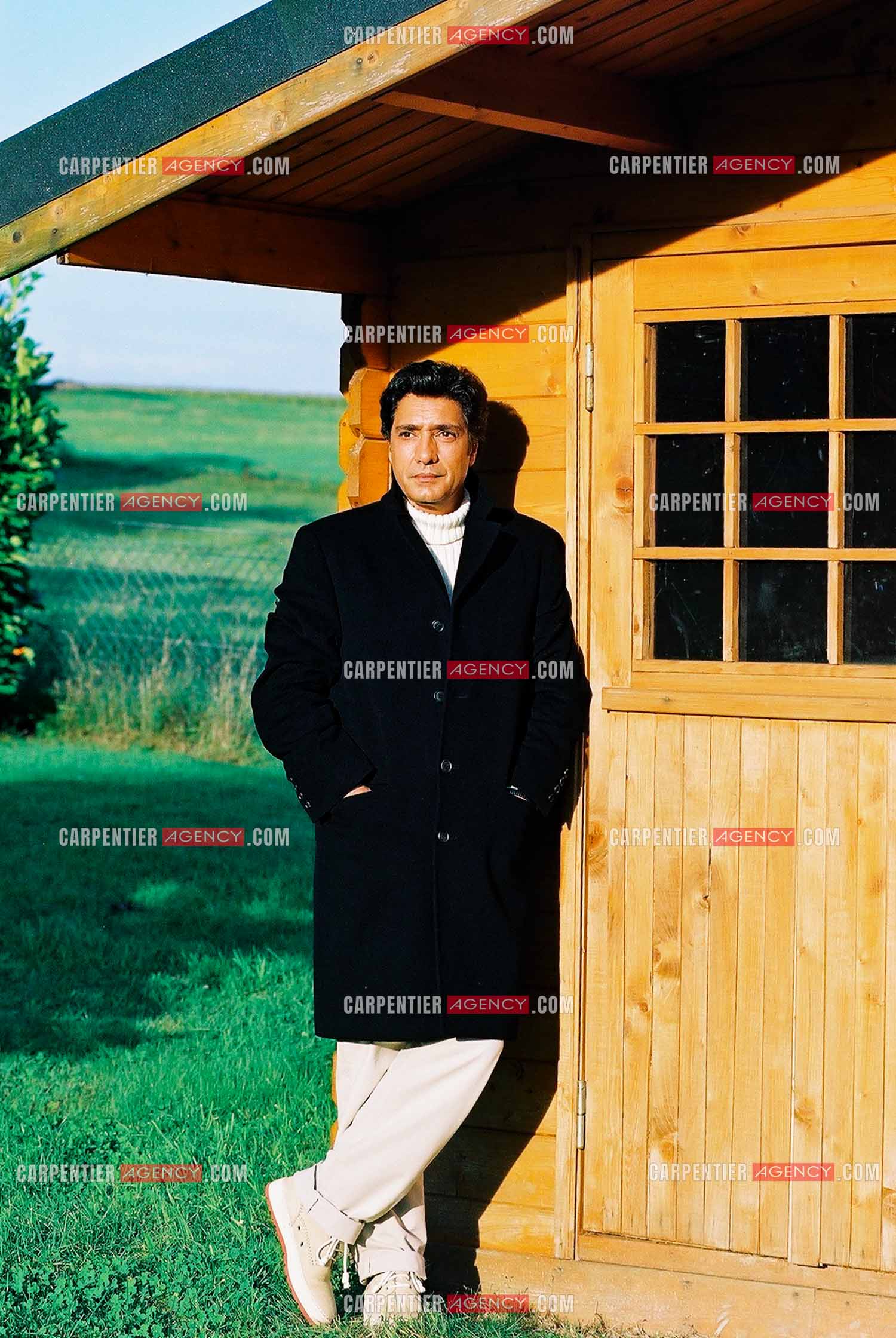 Le chanteur Frédéric François dans sa résidence privée en Belgique.  ( Exclusif )