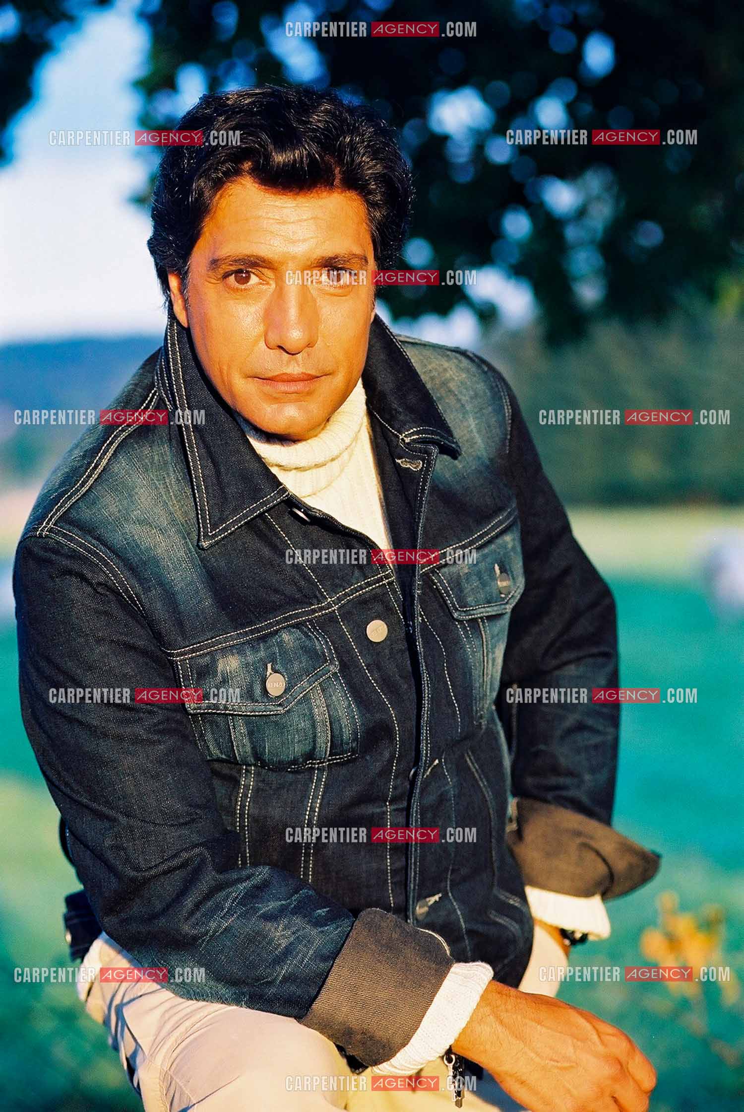 Le chanteur Frédéric François dans sa résidence privée en Belgique.  ( Exclusif )