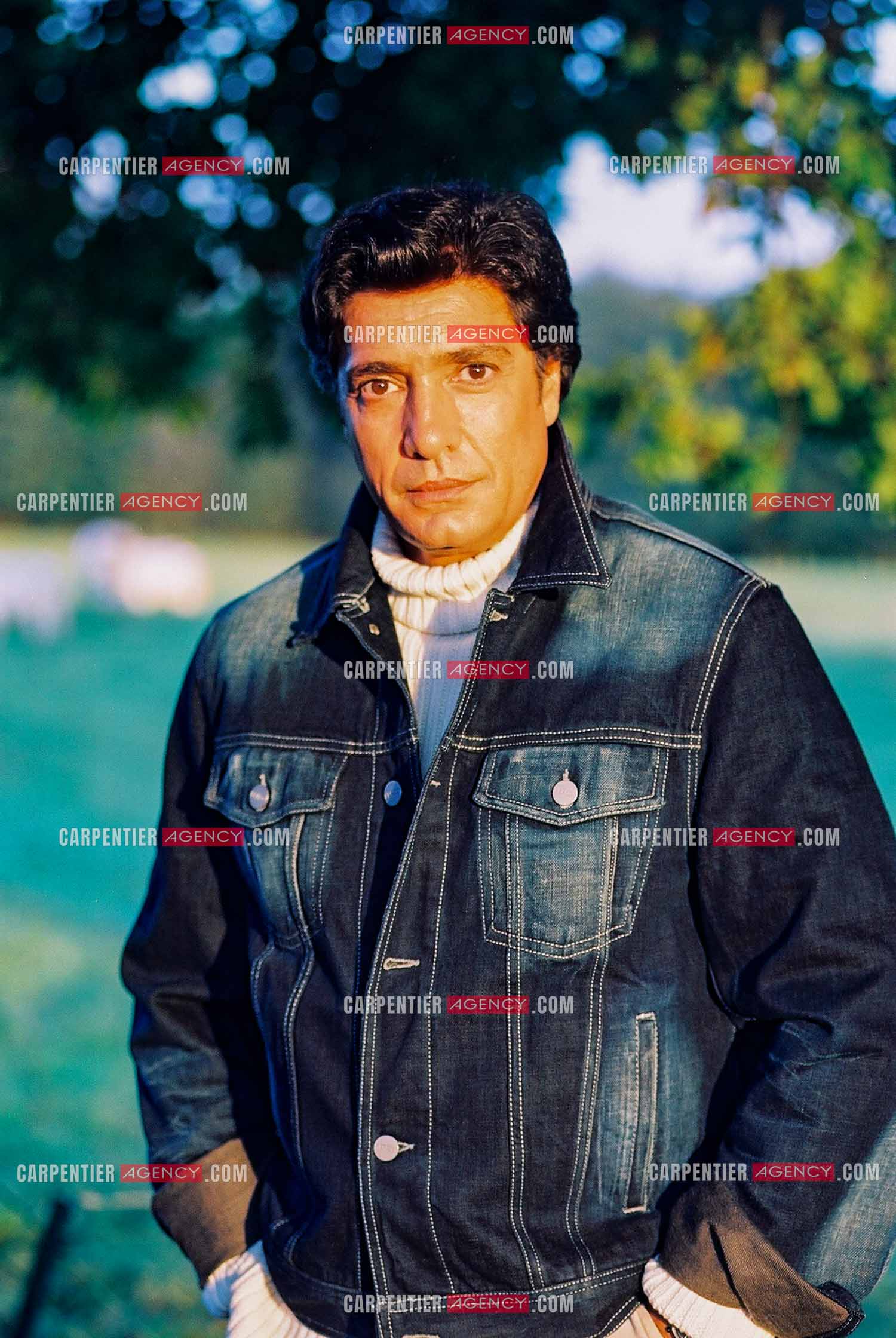 Le chanteur Frédéric François dans sa résidence privée en Belgique.  ( Exclusif )