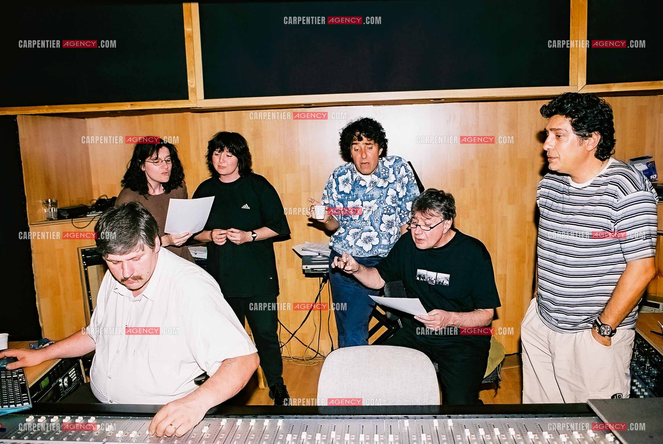 Le chanteur Frédéric François en studio avec les choristes les frères Costa.  ( Exclusif )