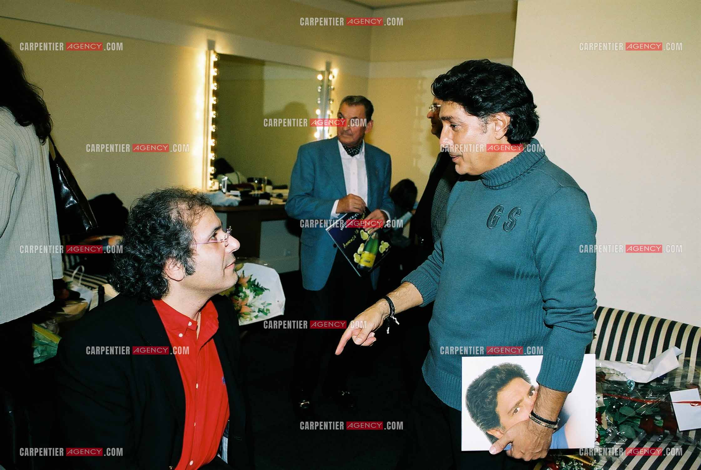 Le chanteur Frédéric François lors de son passage à l'Olympia en 2002. Frédéric et son parolier Frédéric Zeitoun. ( Exclusif )