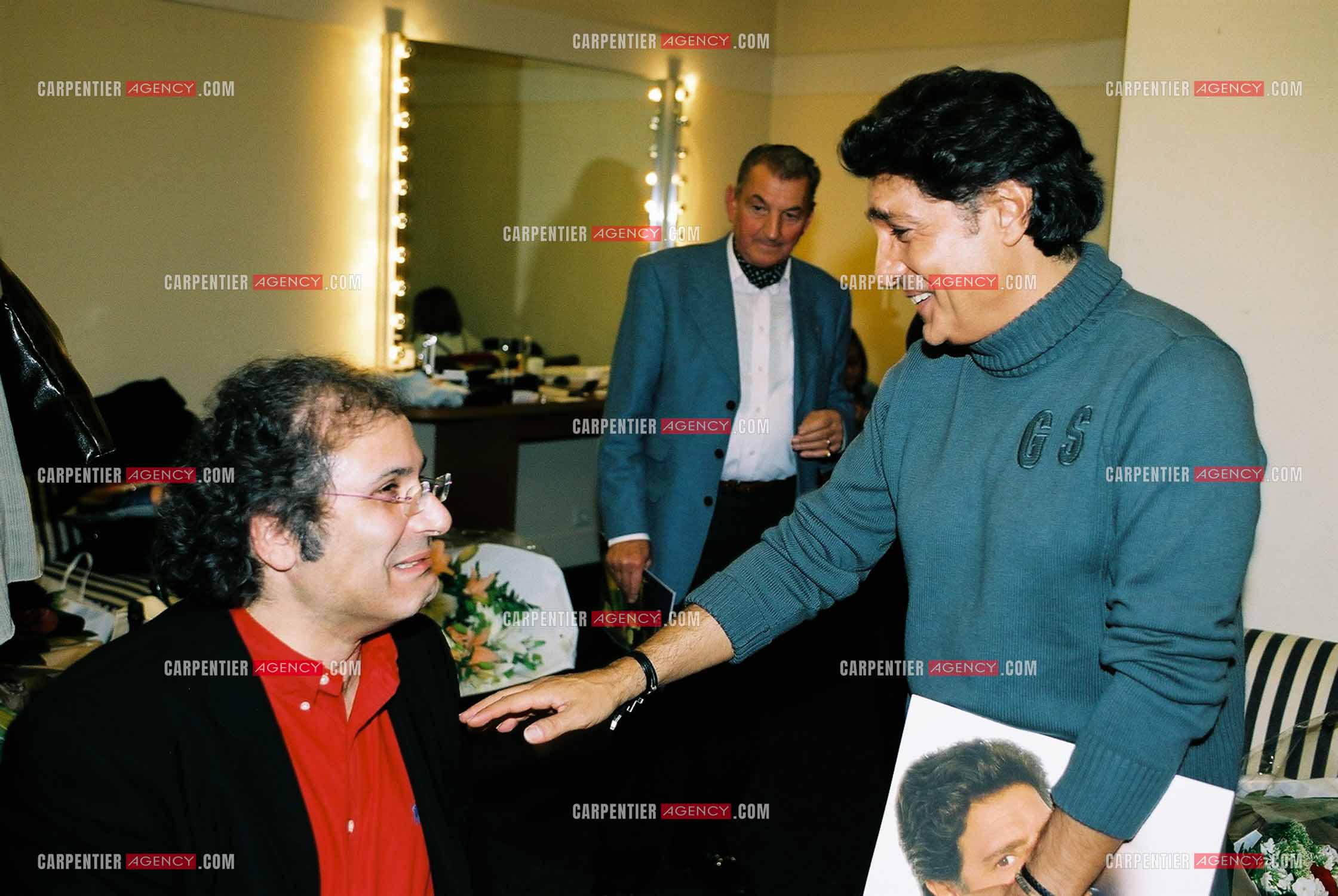 Le chanteur Frédéric François lors de son passage à l'Olympia en 2002. Frédéric et son parolier Frédéric Zeitoun. ( Exclusif )