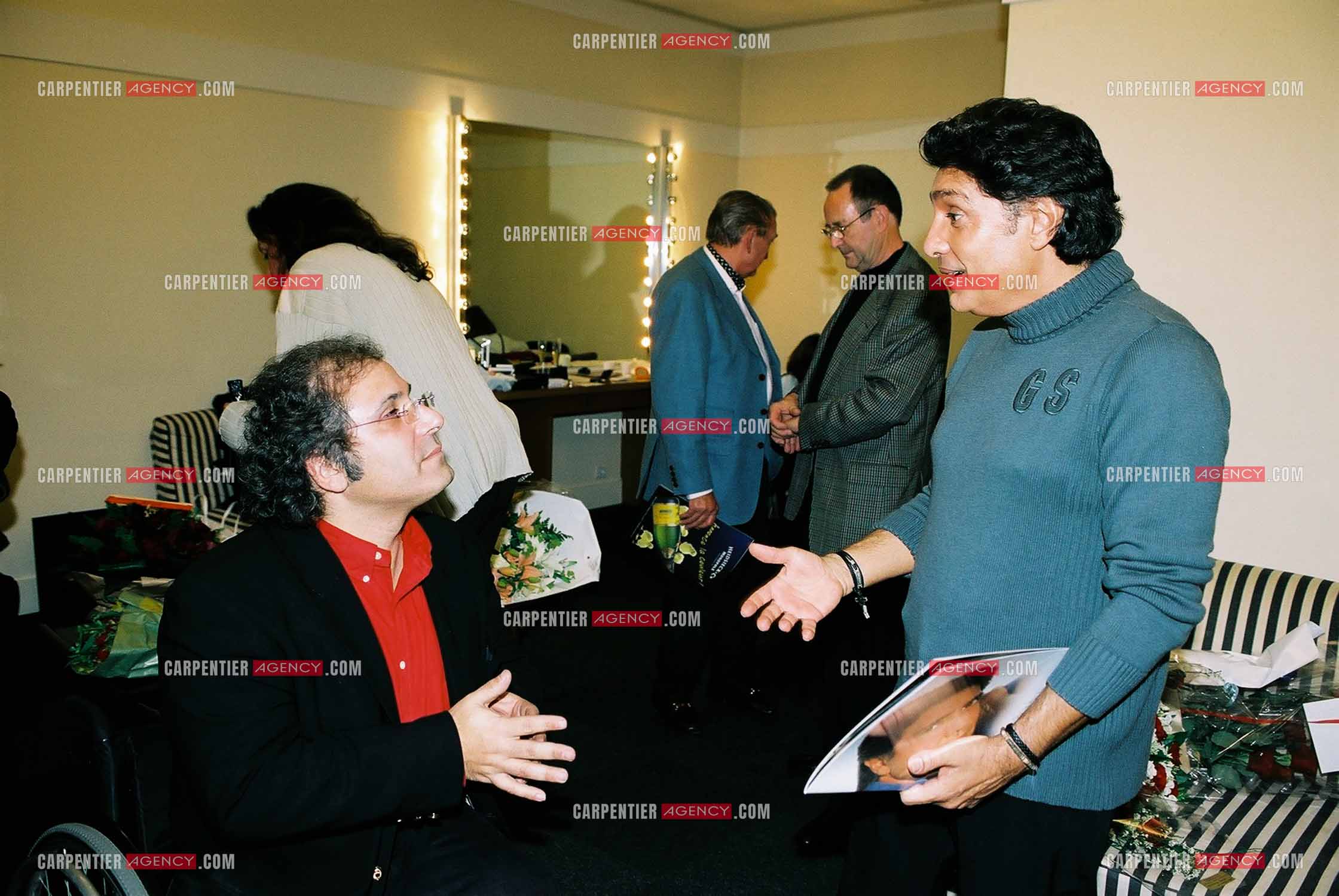 Le chanteur Frédéric François lors de son passage à l'Olympia en 2002. Frédéric et son parolier Frédéric Zeitoun. ( Exclusif )