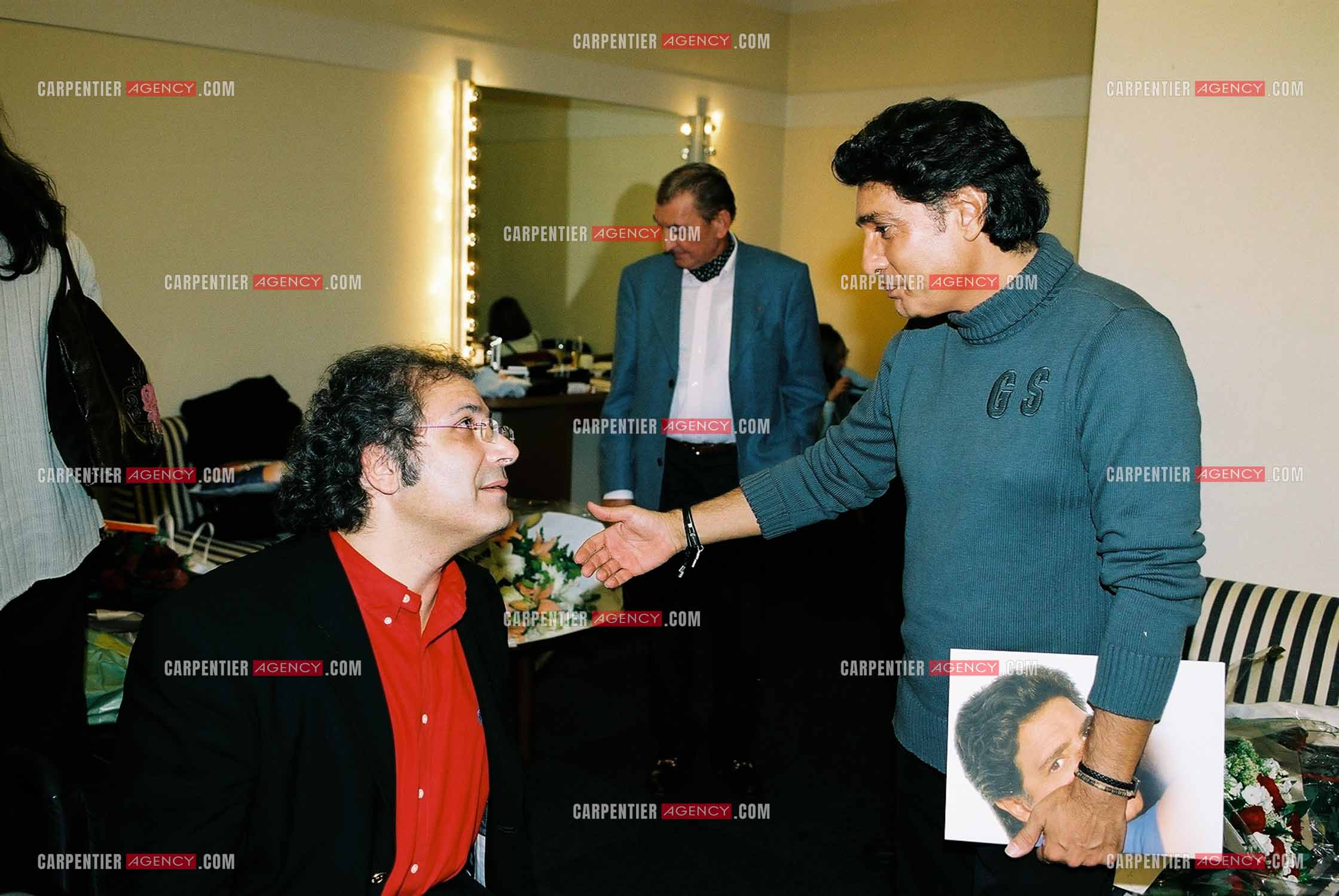 Le chanteur Frédéric François lors de son passage à l'Olympia en 2002. Frédéric et son parolier Frédéric Zeitoun. ( Exclusif )