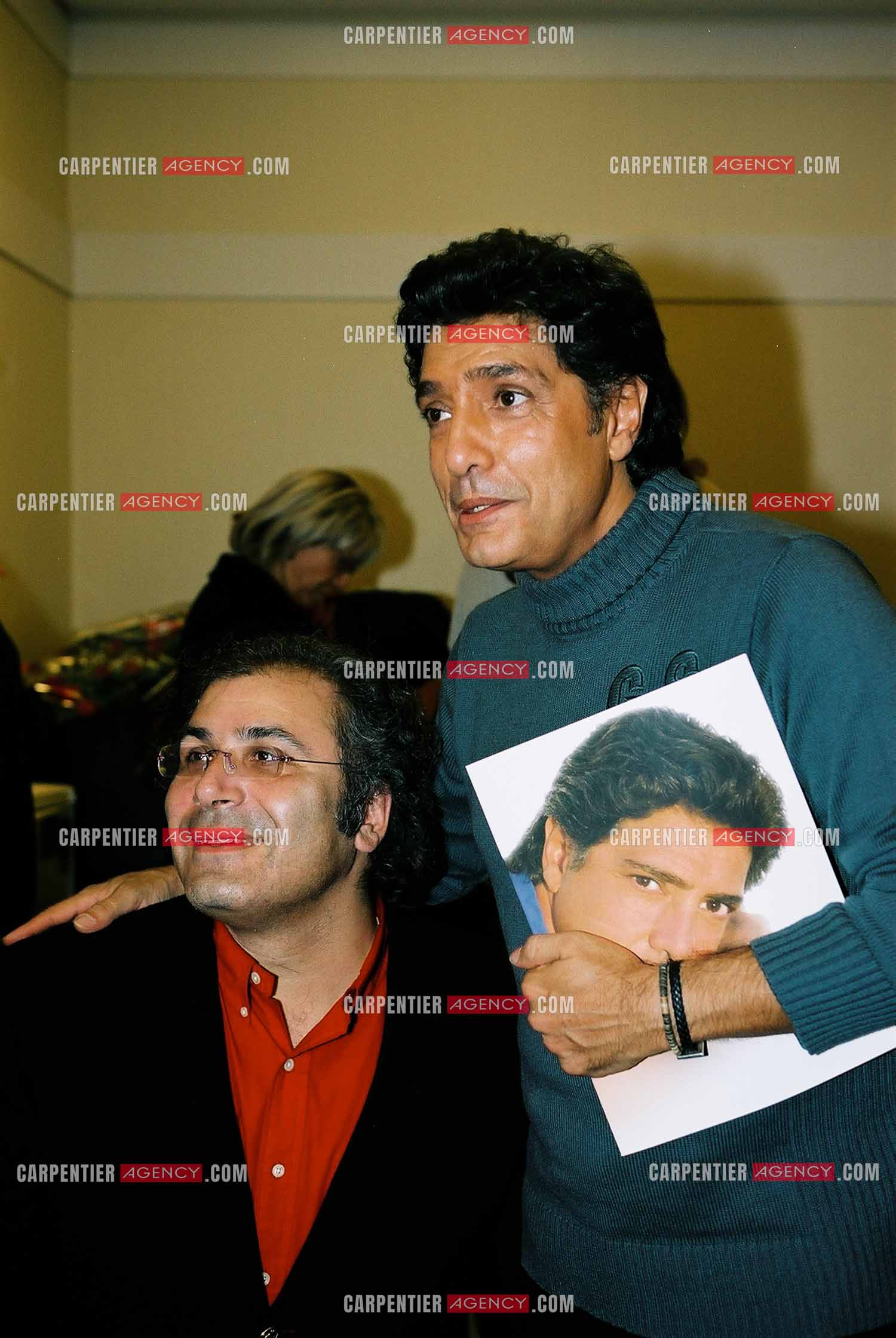 Le chanteur Frédéric François lors de son passage à l'Olympia en 2002. Frédéric et son parolier Frédéric Zeitoun. ( Exclusif )