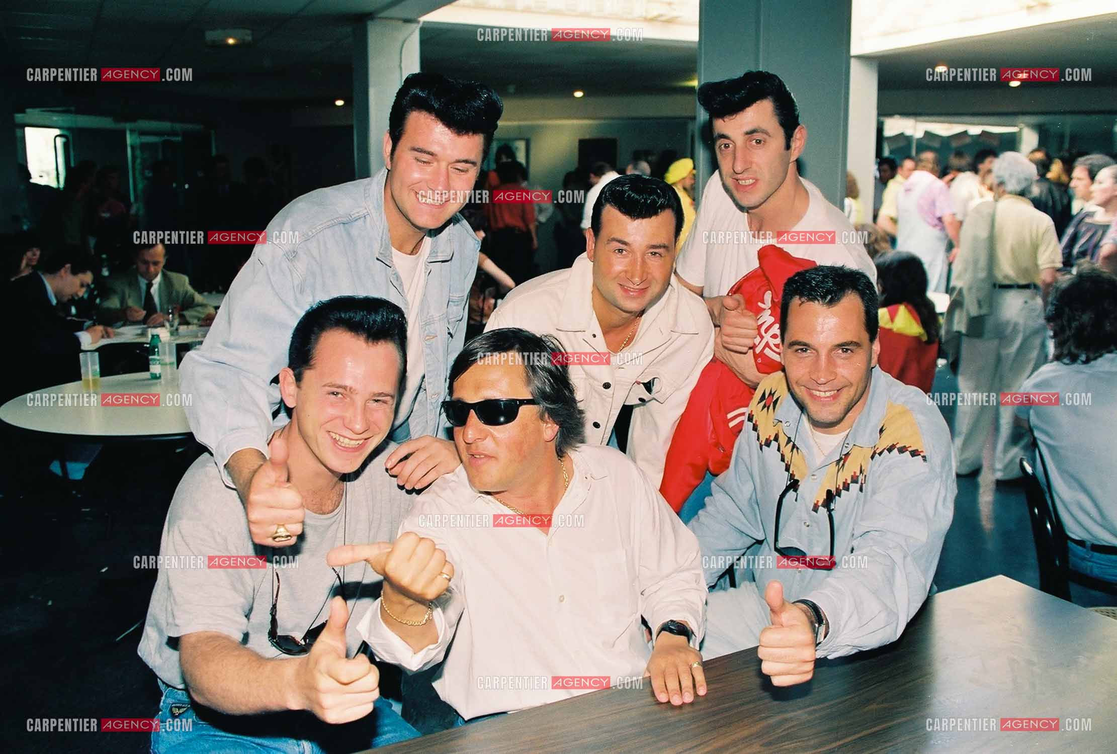 Le chanteur Gilbert Montagné en compagnie du groupe de rock français, Les Vagabonds.  ( Exclusif )