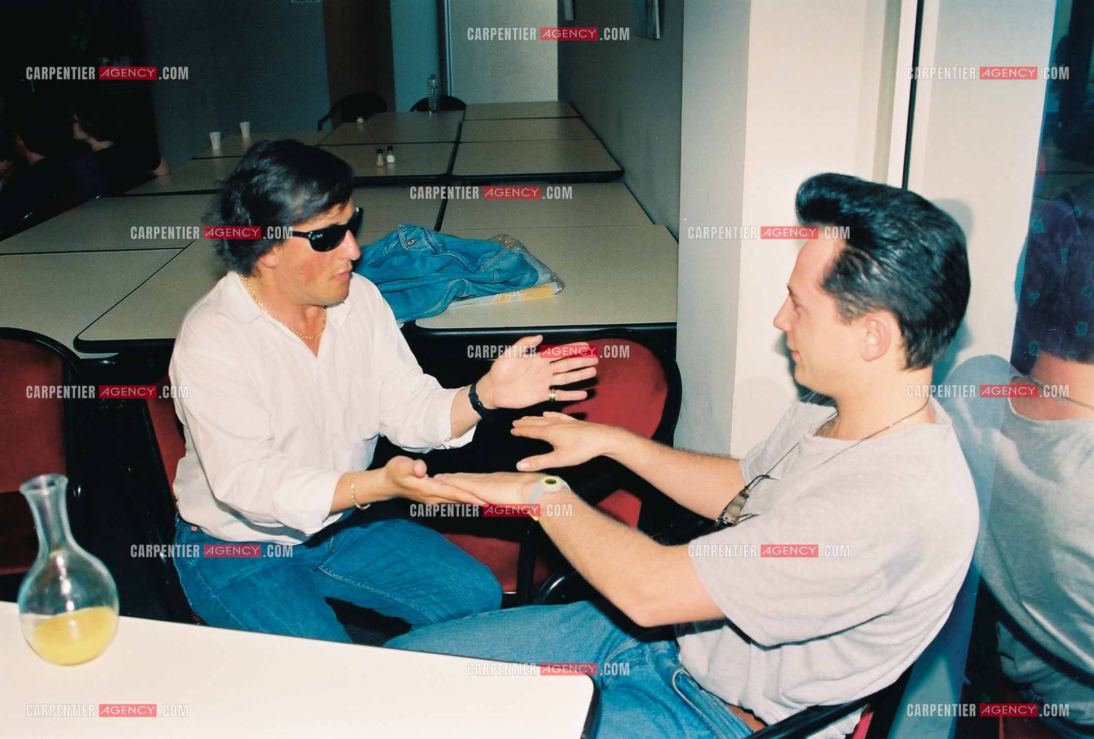 Le chanteur Gilbert Montagné en compagnie du groupe de rock français, Les Vagabonds.  ( Exclusif )