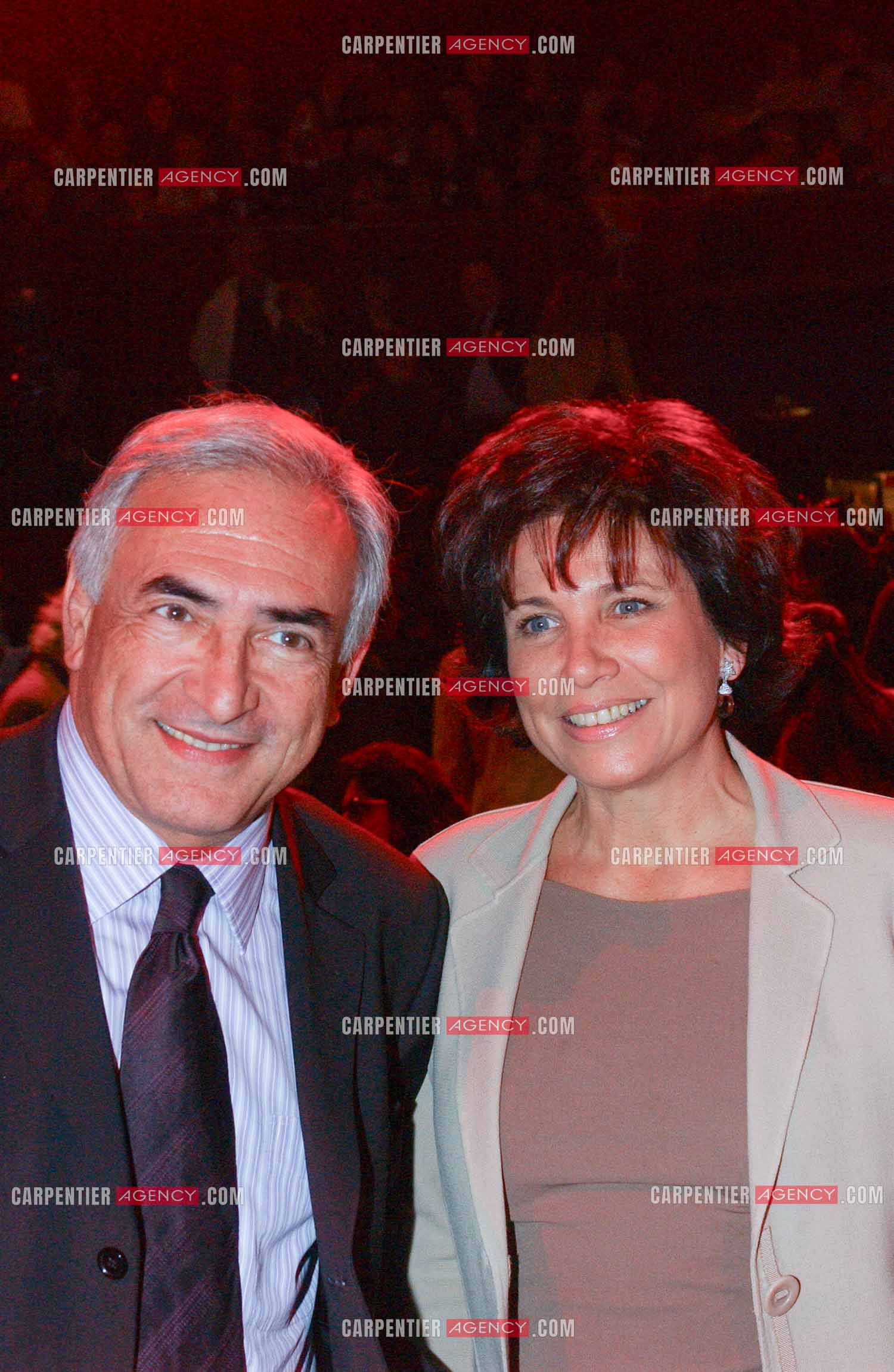 Grand meeting " OUI A L'EUROPE SOCIALE “ à Paris réunissant la Gauche le 18 Mai 2005. Dominique Strauss-Kahn et sa femme Anne Sinclair.