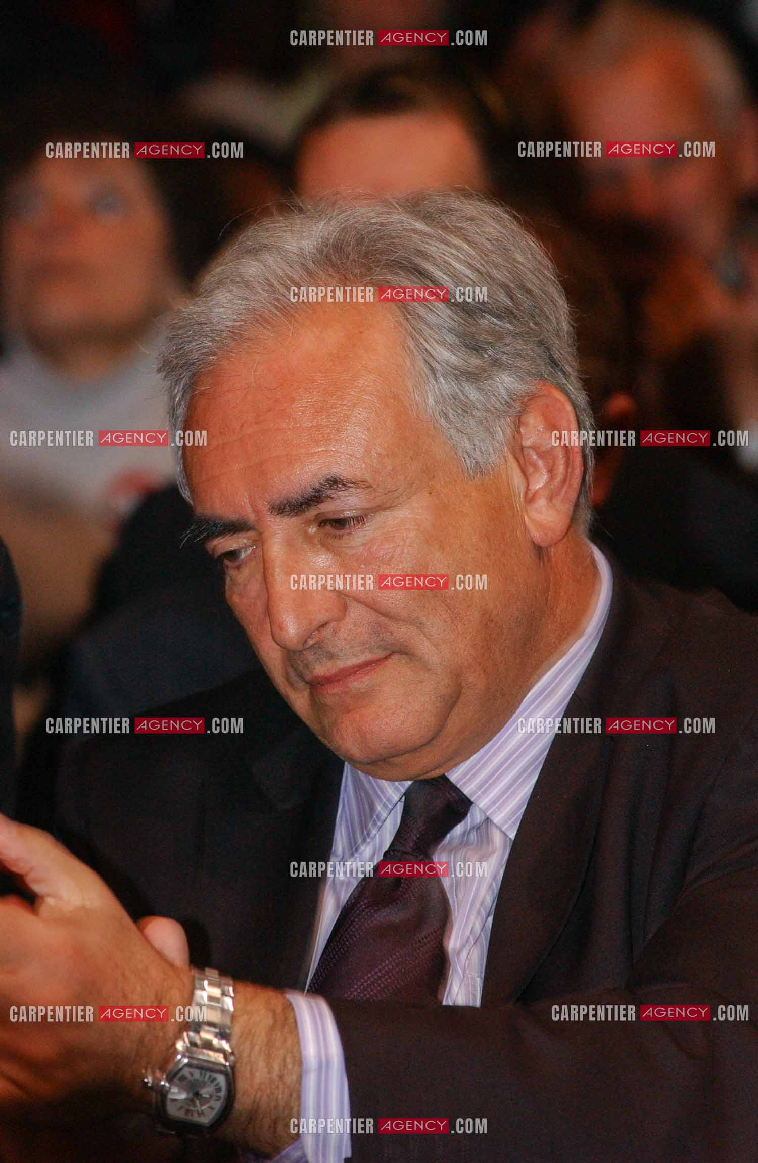 Grand meeting " OUI A L'EUROPE SOCIALE “ à Paris réunissant la Gauche le 18 Mai 2005. Dominique Strauss-Kahn.