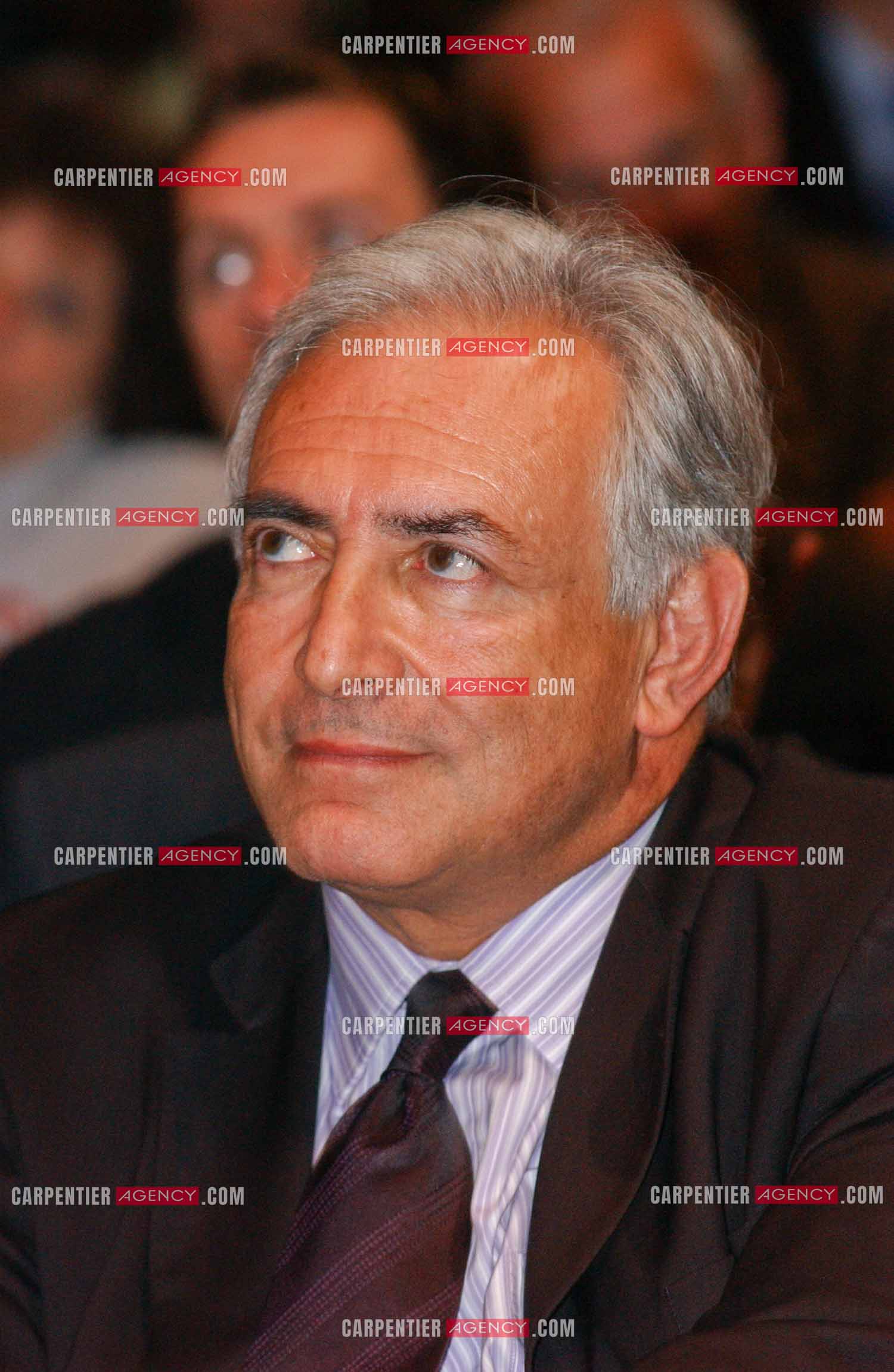 Grand meeting " OUI A L'EUROPE SOCIALE “ à Paris réunissant la Gauche le 18 Mai 2005. Dominique Strauss-Kahn.