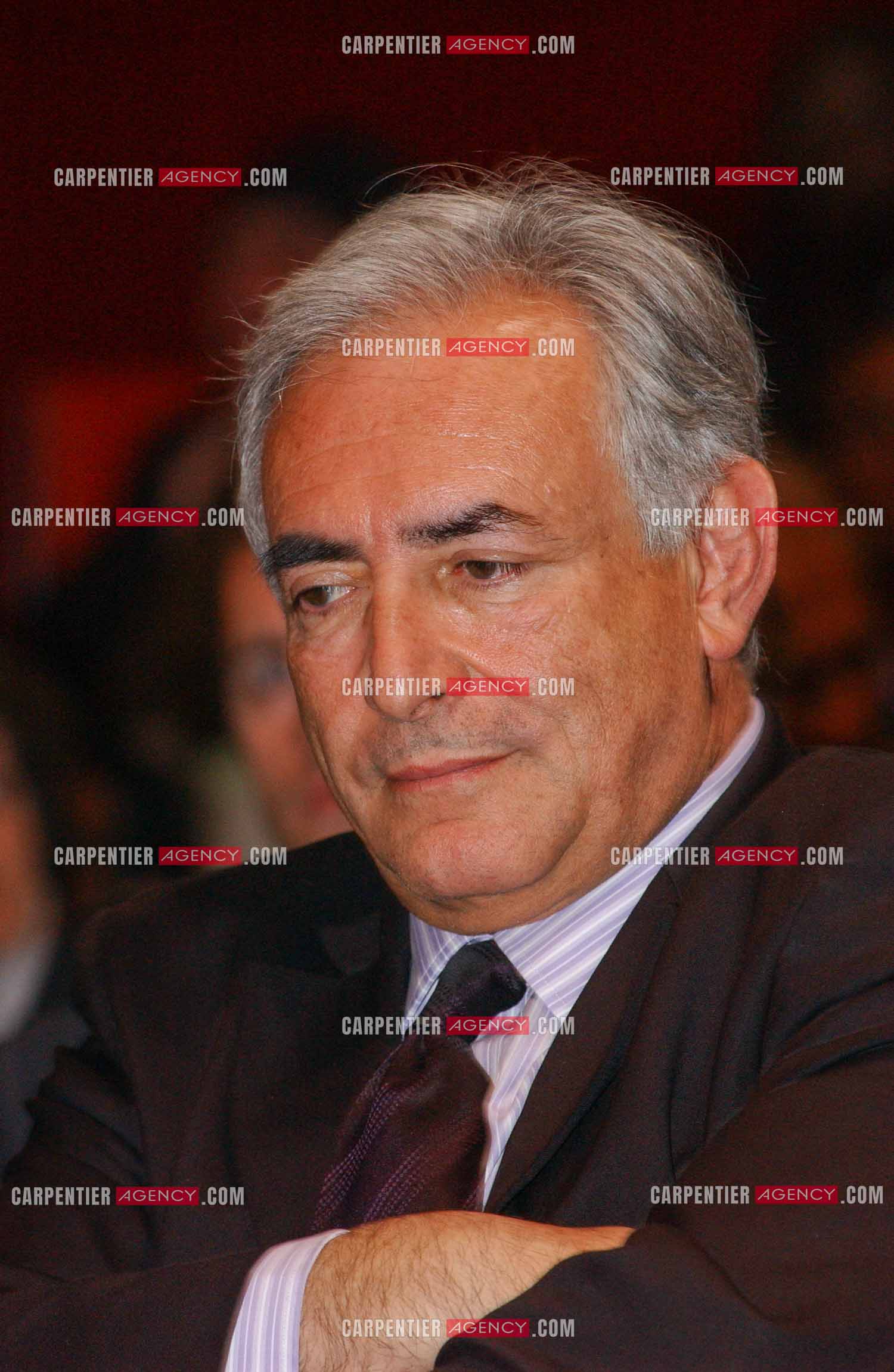 Grand meeting " OUI A L'EUROPE SOCIALE “ à Paris réunissant la Gauche le 18 Mai 2005. Dominique Strauss-Kahn.