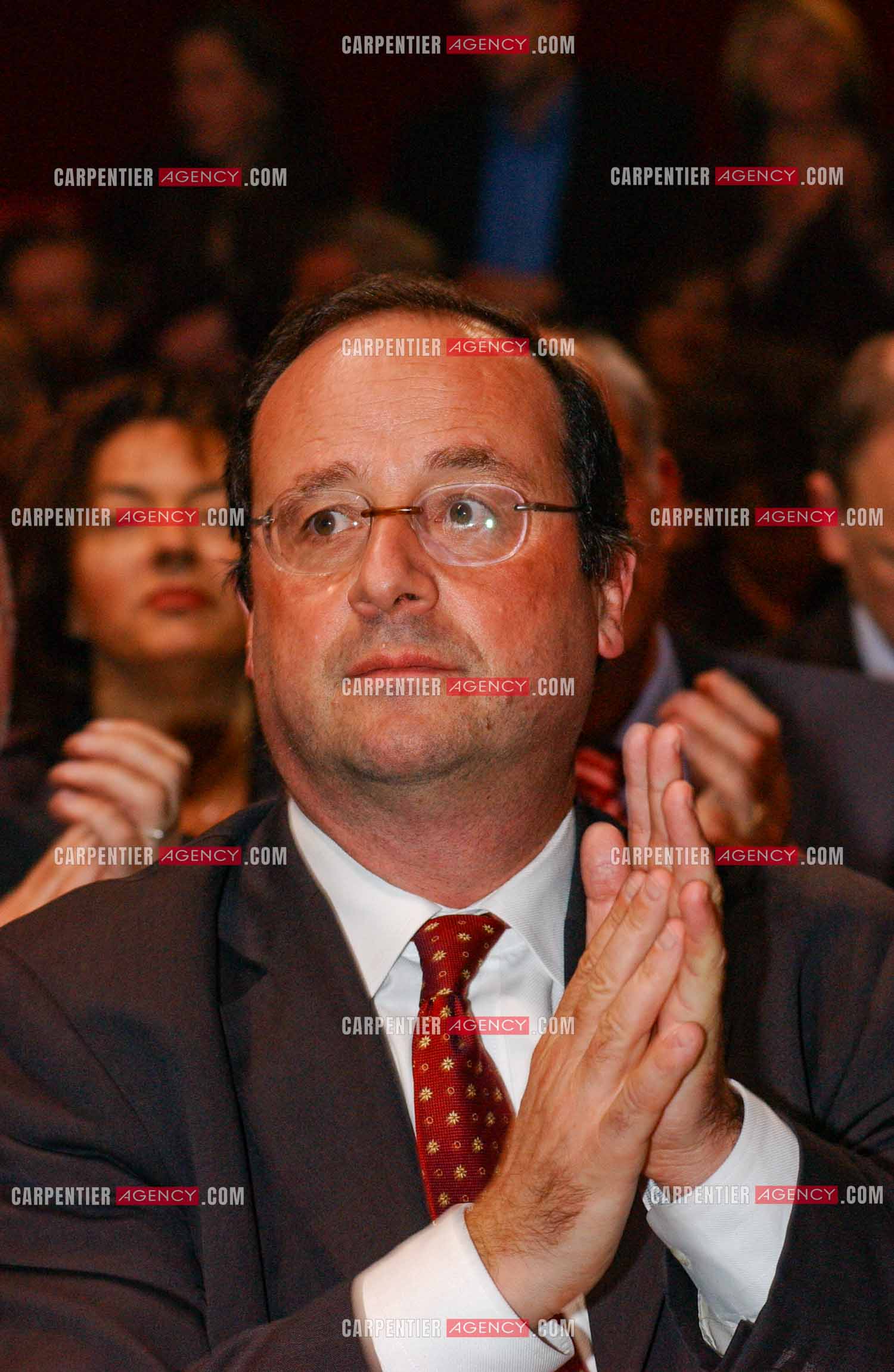 Grand meeting " OUI A L'EUROPE SOCIALE “ à Paris réunissant la Gauche le 18 Mai 2005. François Hollande.