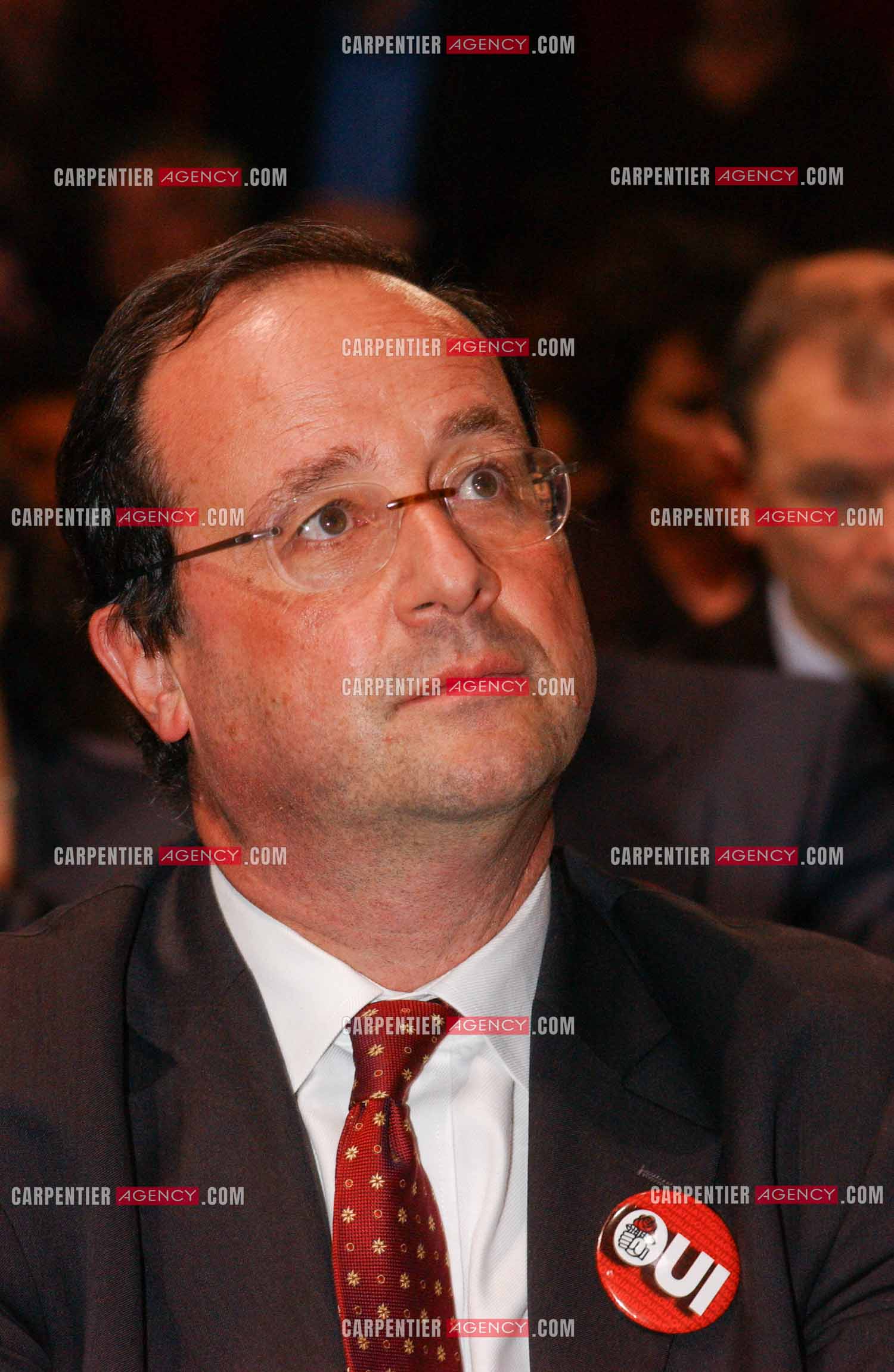 Grand meeting " OUI A L'EUROPE SOCIALE “ à Paris réunissant la Gauche le 18 Mai 2005. François Hollande.