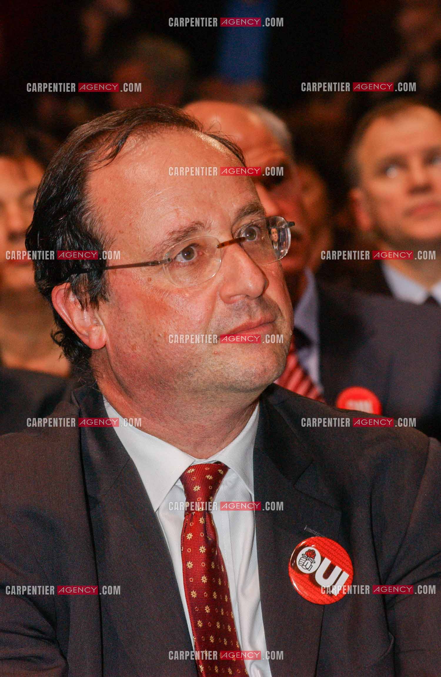 Grand meeting " OUI A L'EUROPE SOCIALE “ à Paris réunissant la Gauche le 18 Mai 2005. François Hollande.