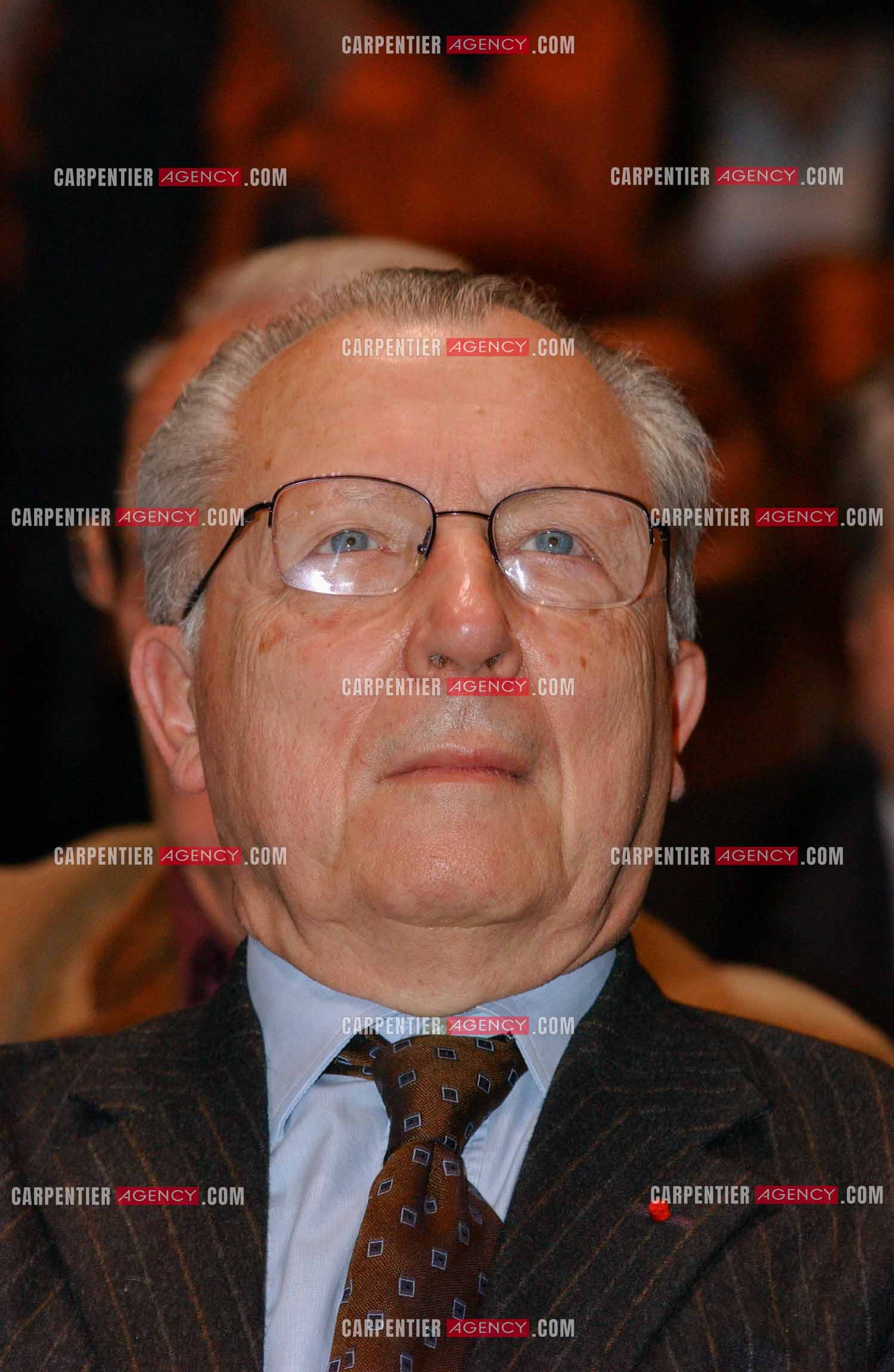 Grand meeting " OUI A L'EUROPE SOCIALE “ à Paris réunissant la Gauche le 18 Mai 2005. Jacques Delors.