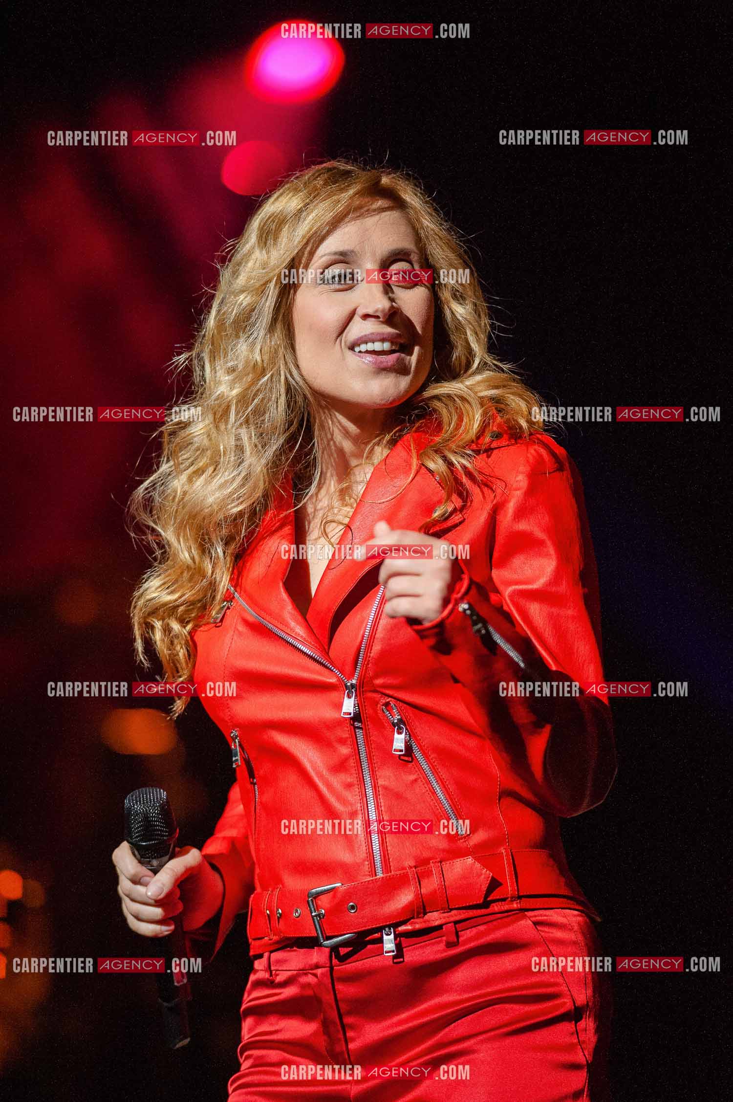 La chanteuse Lara Fabian en concert au Zénith de Paris. ( Exclusif )