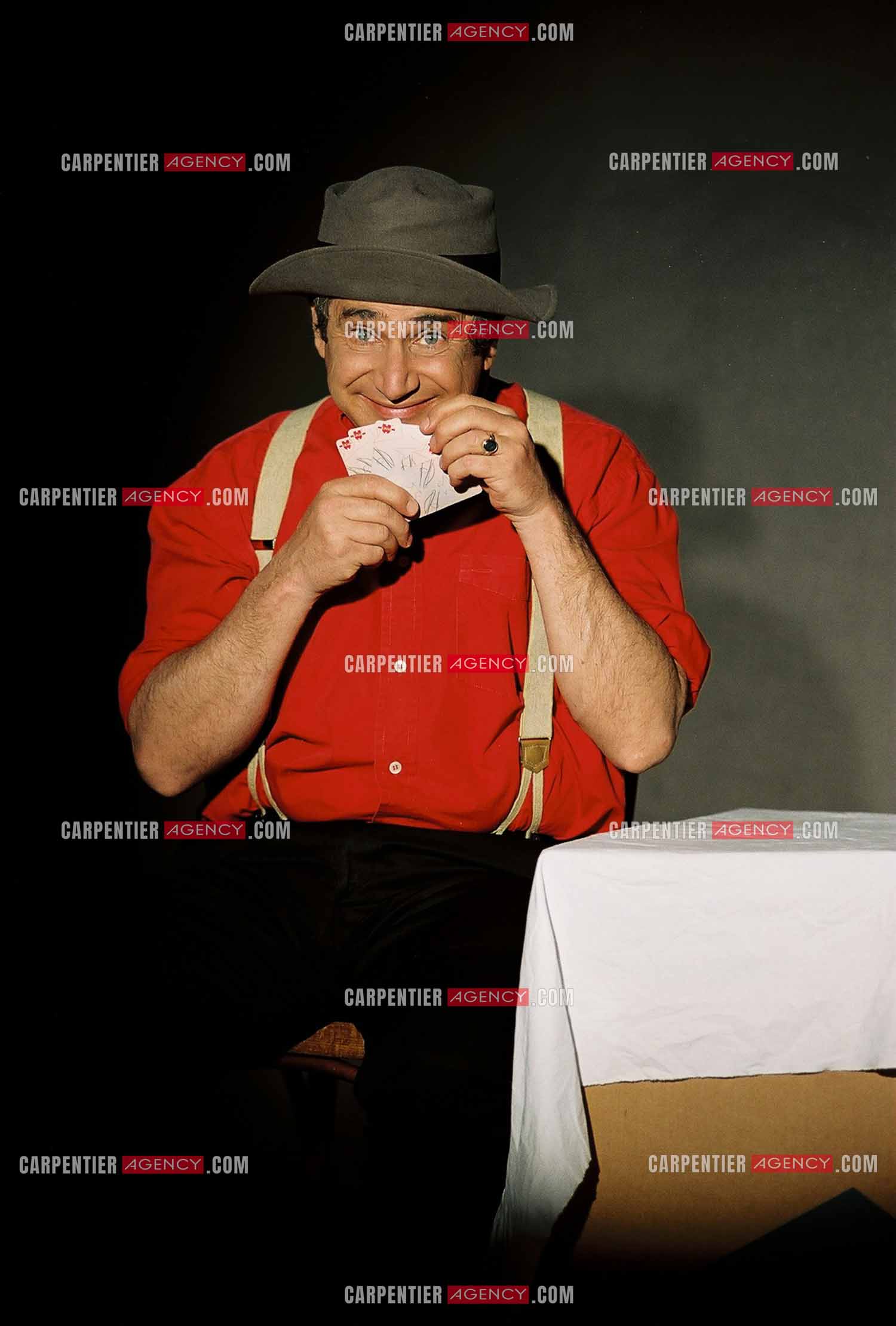 L'humoriste Michel Boujenah en studio photo pour la réalisation de l'affiche de son nouveau spectacle " Les Magnifiques “.    ( Exclusif )