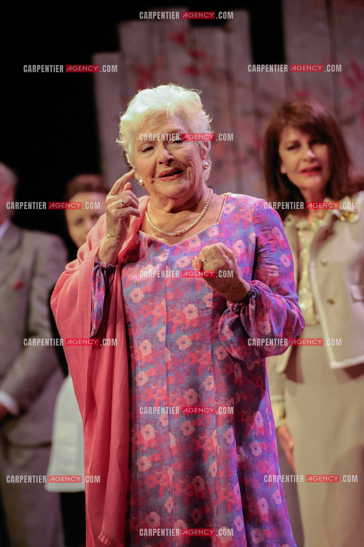 Line Renaud lors de la dernière représentation de HAROLD & MAUD au Théâtre St Antoine.      ( Exclusif )