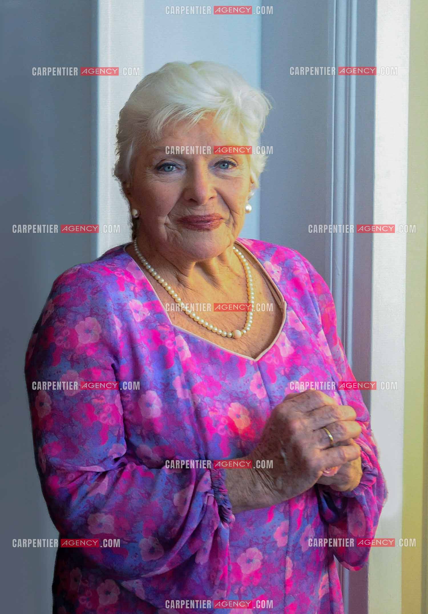 Line Renaud lors de la dernière représentation de HAROLD & MAUD au Théâtre St Antoine.             ( Exclusif )