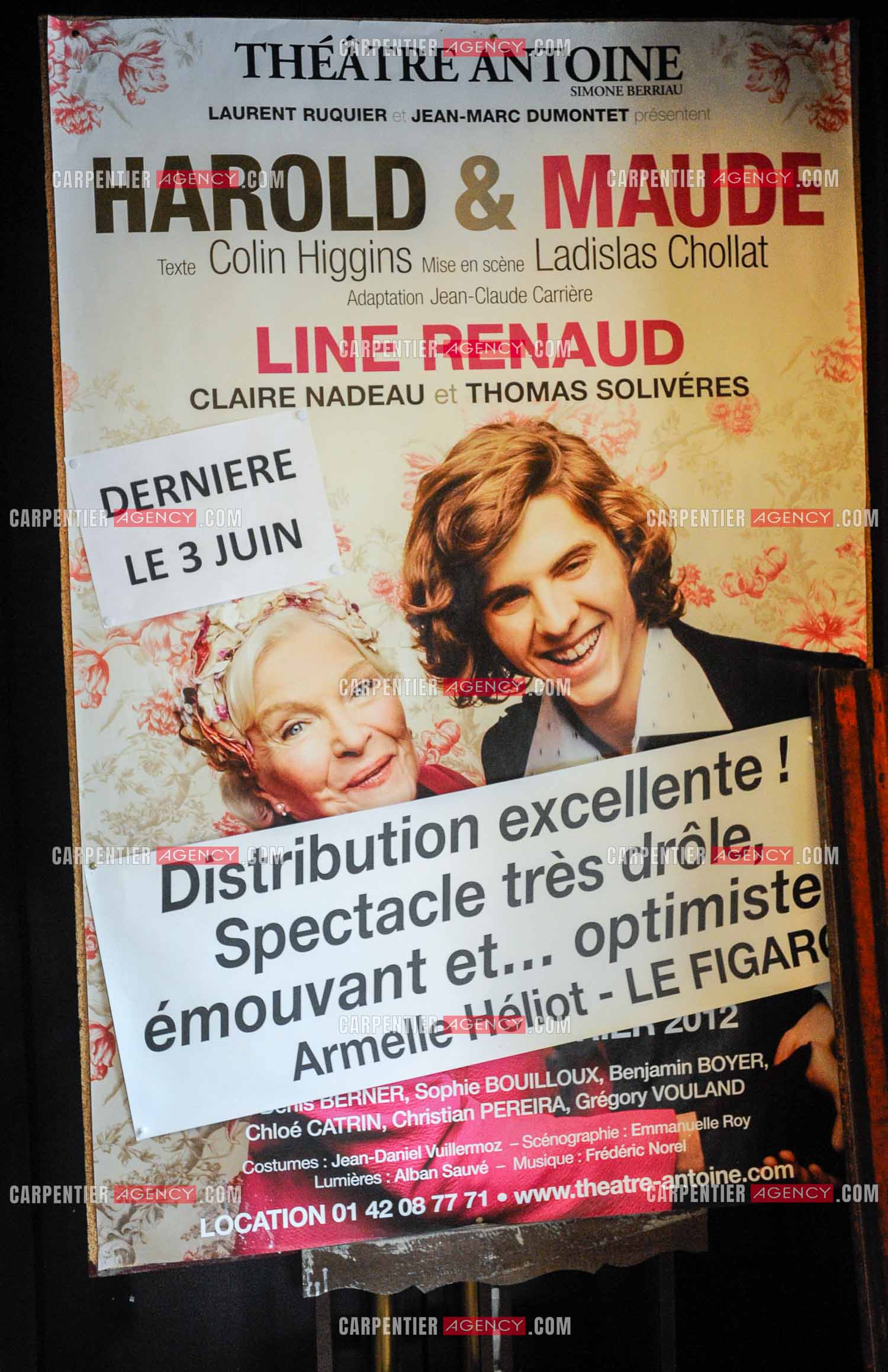 Line Renaud lors de la dernière représentation de HAROLD & MAUD au Théâtre St Antoine. Affiche de la pièce de théâtre.            ( Exclusif )