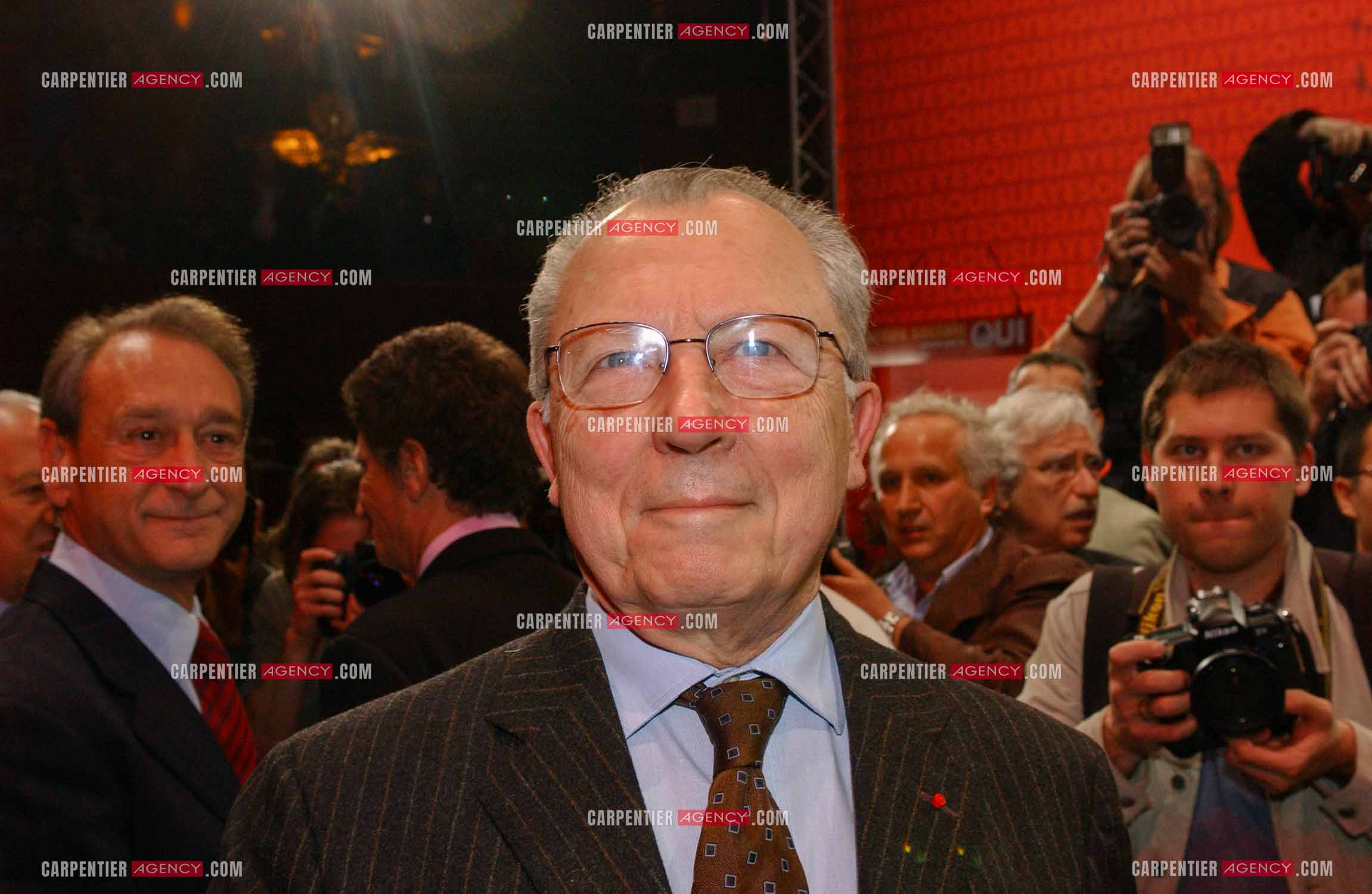 Grand meeting " OUI A L'EUROPE SOCIALE “ à Paris réunissant la Gauche le 18 Mai 2005.Jacques Delors.