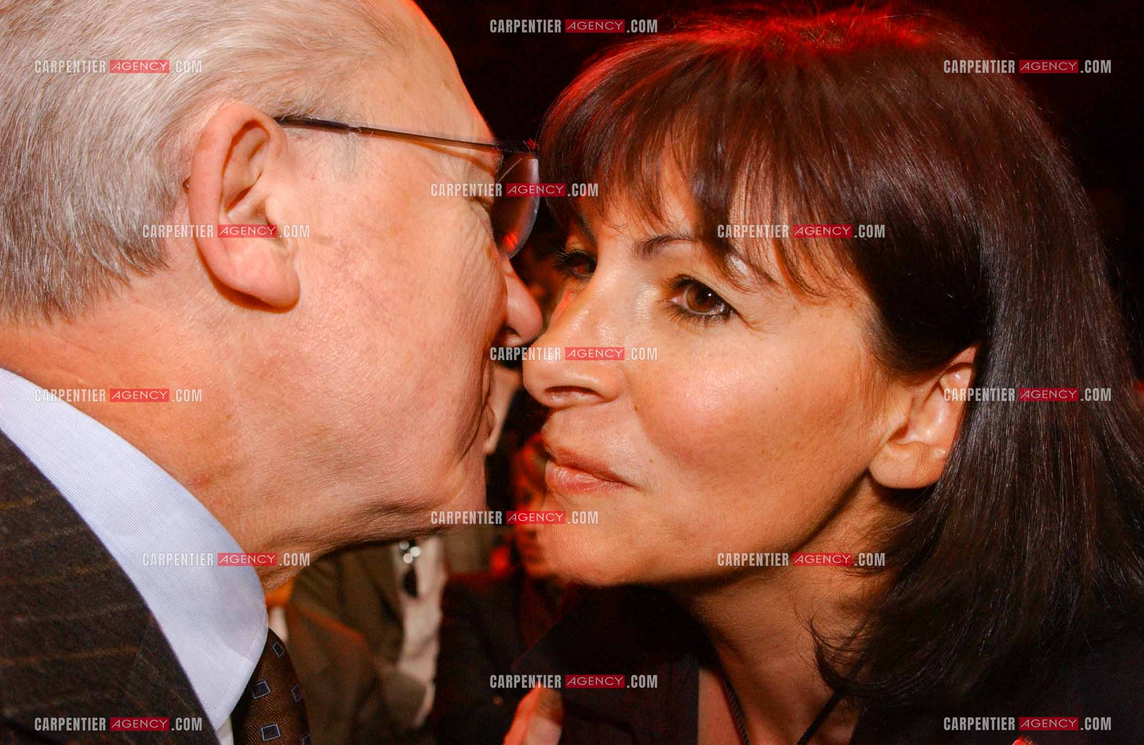 Grand meeting " OUI A L'EUROPE SOCIALE “ à Paris réunissant la Gauche le 18 Mai 2005. Jacques Delors et Anne Hidalgo.