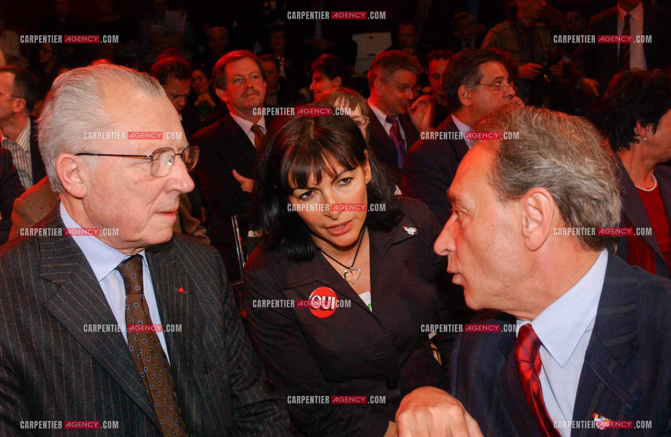 Grand meeting " OUI A L'EUROPE SOCIALE “ à Paris réunissant la Gauche le 18 Mai 2005.Jacques Delors, Anne Hidalgo et Bertrand Delanoë.