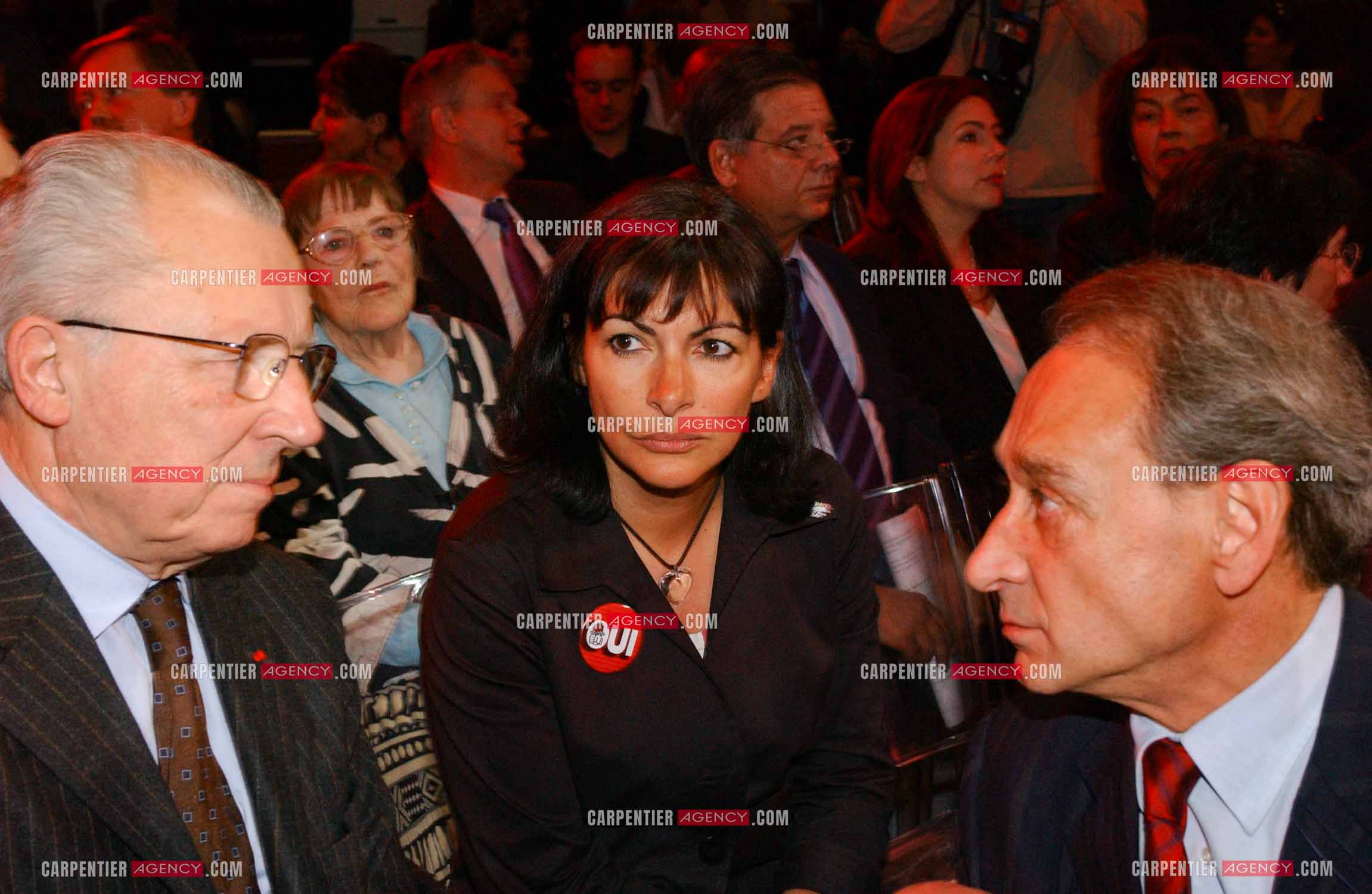 Grand meeting " OUI A L'EUROPE SOCIALE “ à Paris réunissant la Gauche le 18 Mai 2005.Jacques Delors, Anne Hidalgo et Bertrand Delanoë.