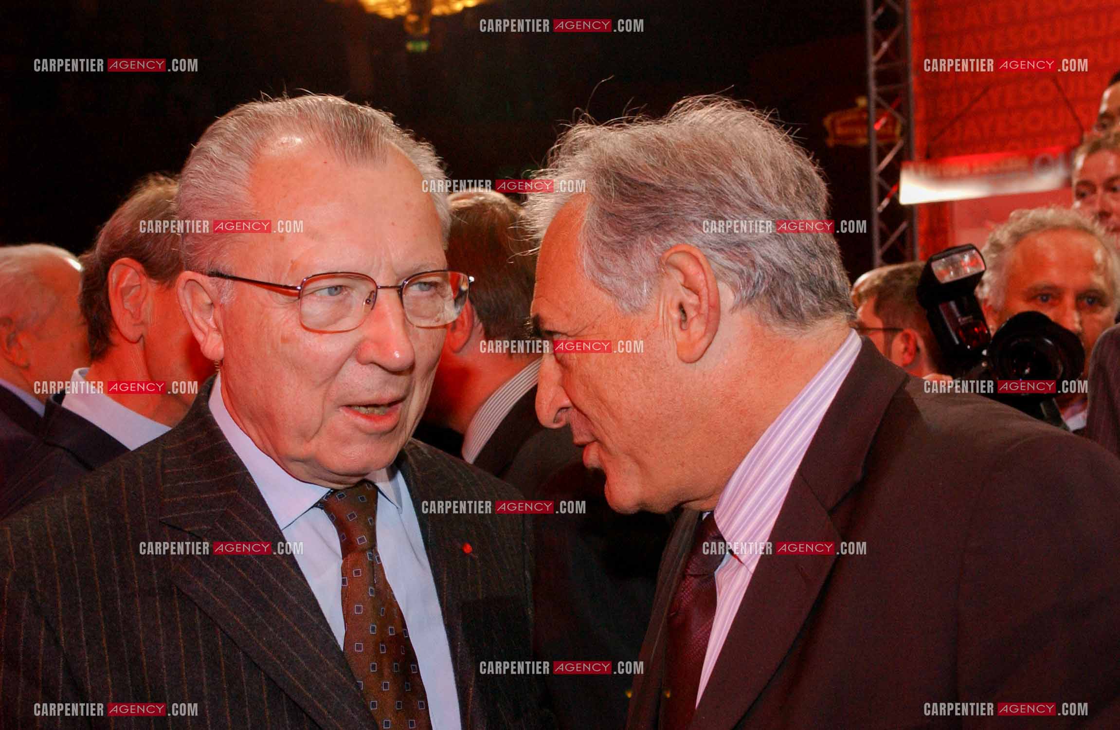 Grand meeting " OUI A L'EUROPE SOCIALE “ à Paris réunissant la Gauche le 18 Mai 2005. Jacques Delors et Dominique Strauss-Kahn.