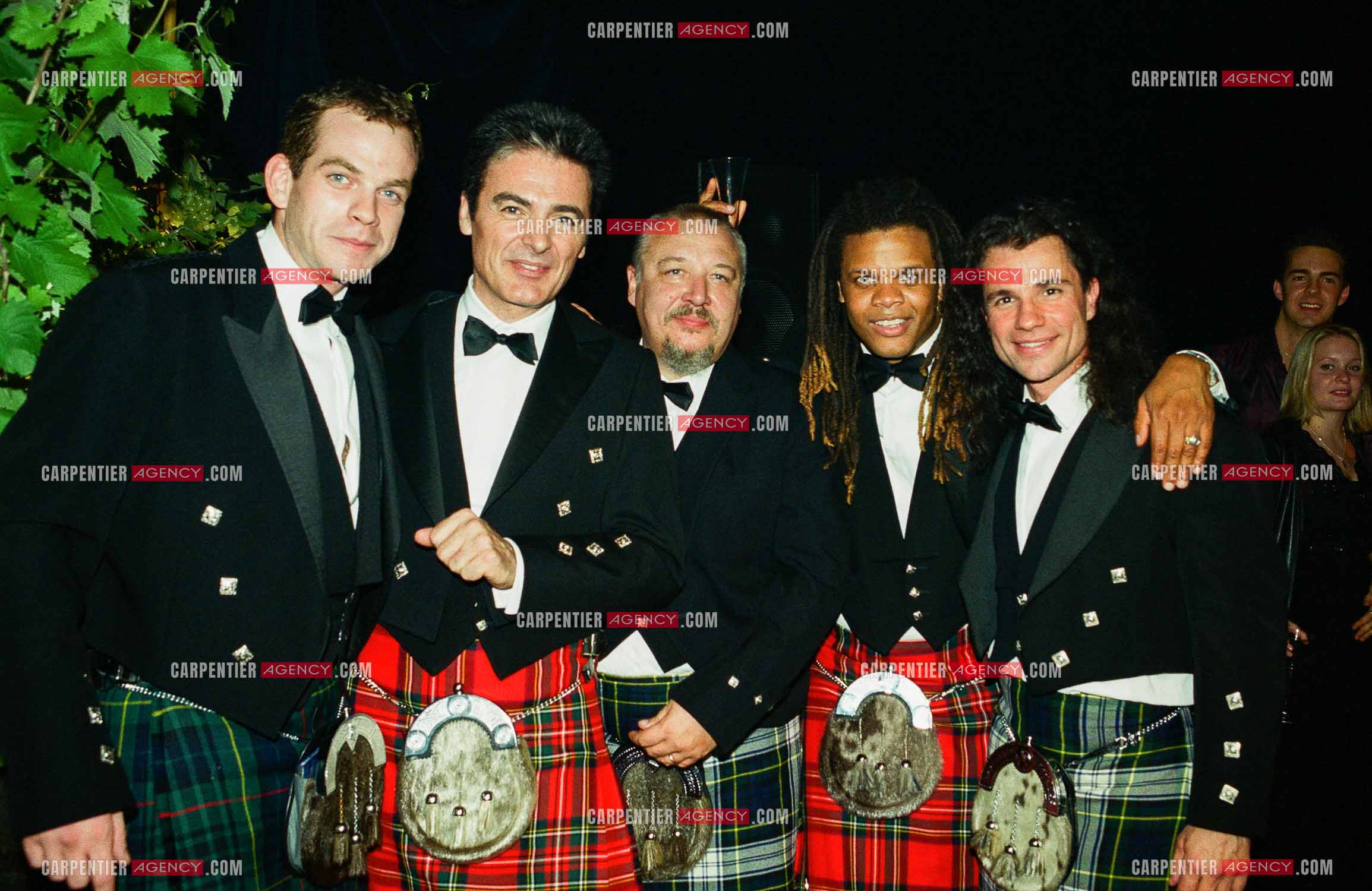 Les artistes principaux de la comédie musicale Notre Dame de Paris pour la première à Londres: Garou, Daniel Lavoie, Manu Guiot, Luc Mervil et Bruno Pelletier habillés comme des écossais en kilt.      ( Exclusif )