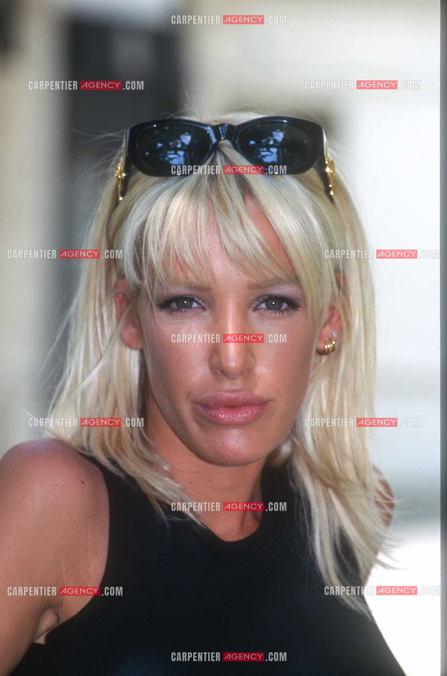 Portrait de la chanteuse Ophélie Winter à Paris à l'âge de 22 ans.    ( Exclusif )