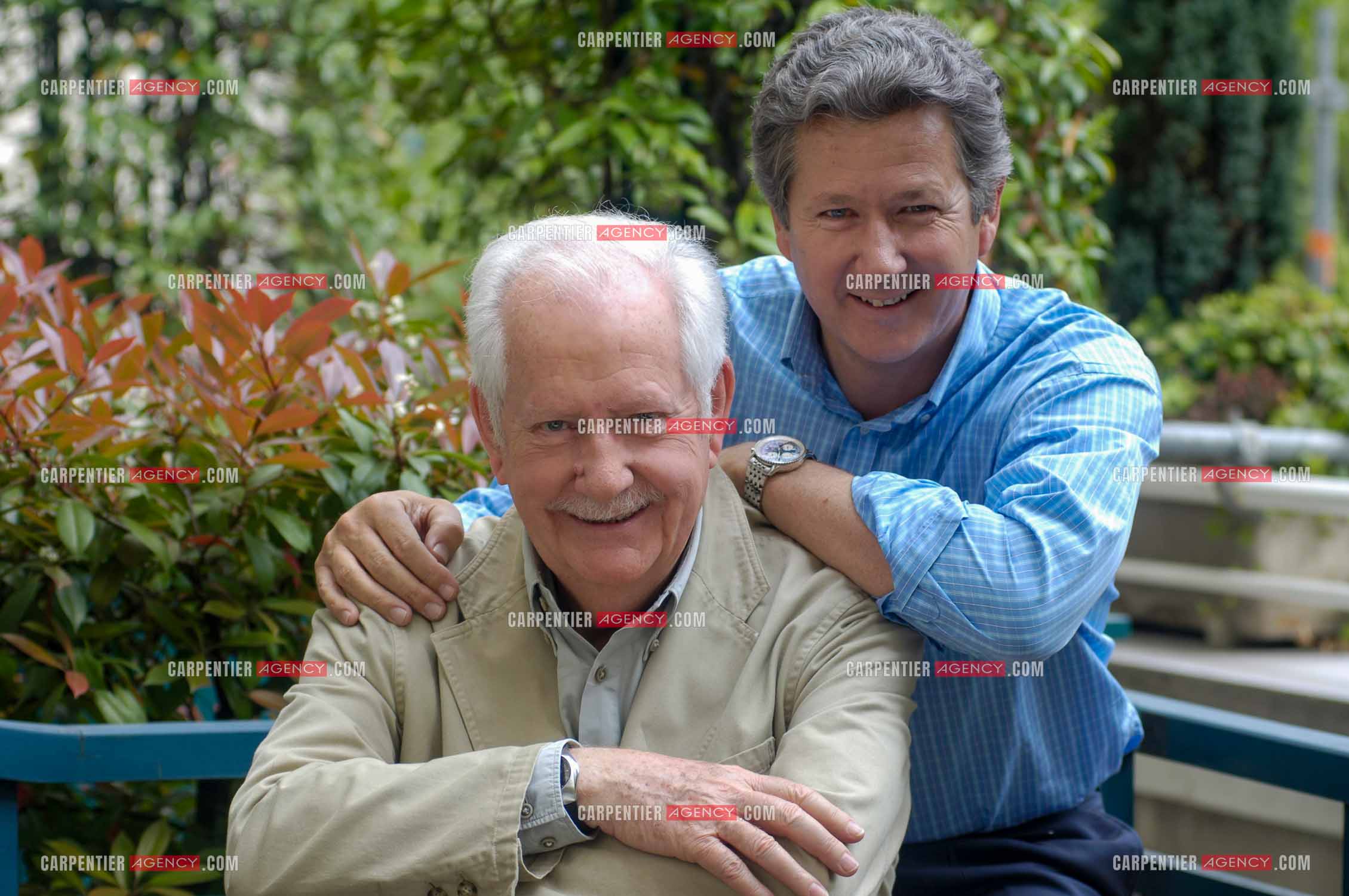 La famille Bellemare à Paris. Pierre Bellemare et son fils Pierre Dhostel.  ( Exclusif )
