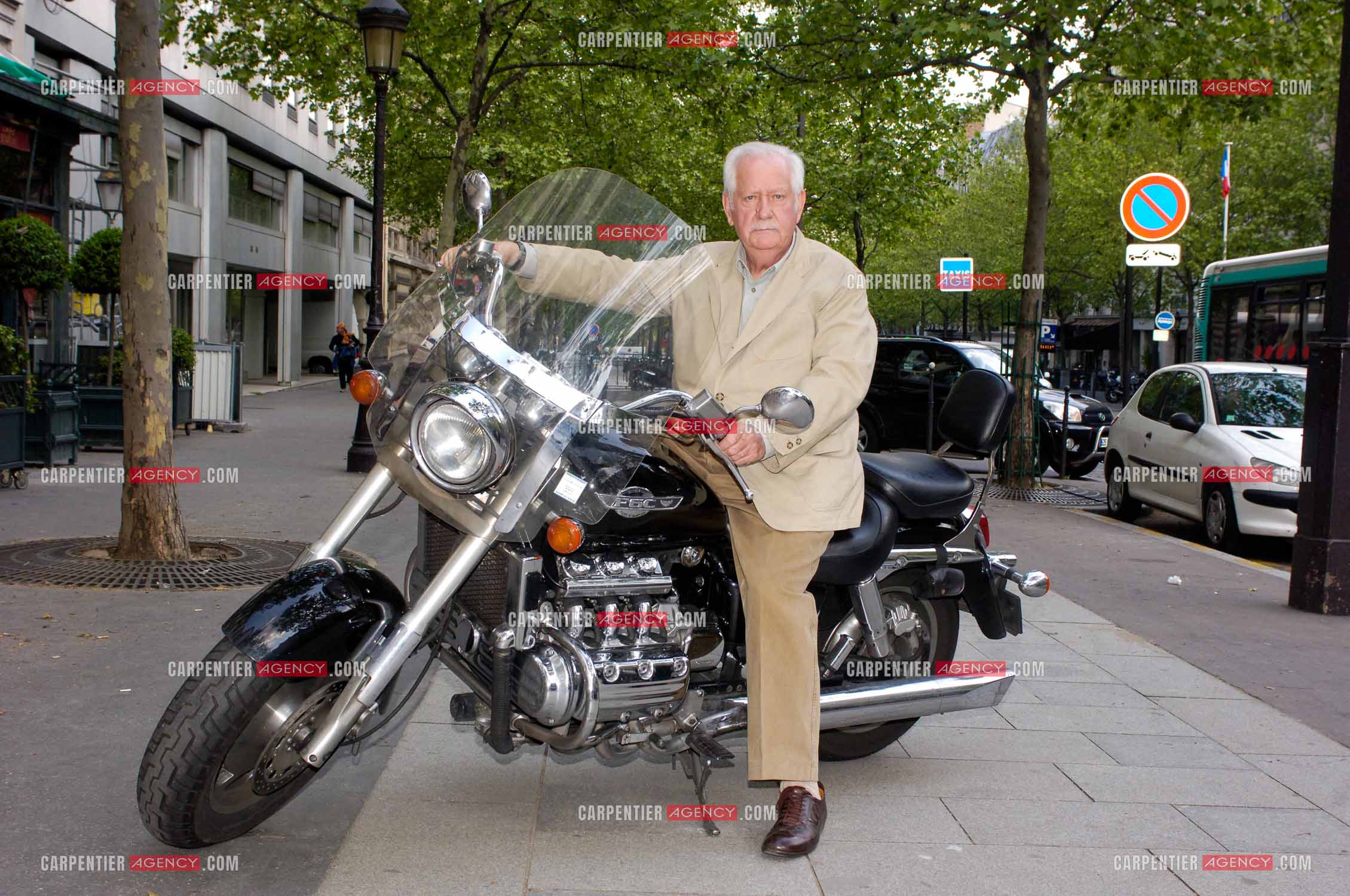 La famille Bellemare à Paris. Pierre Bellemare.