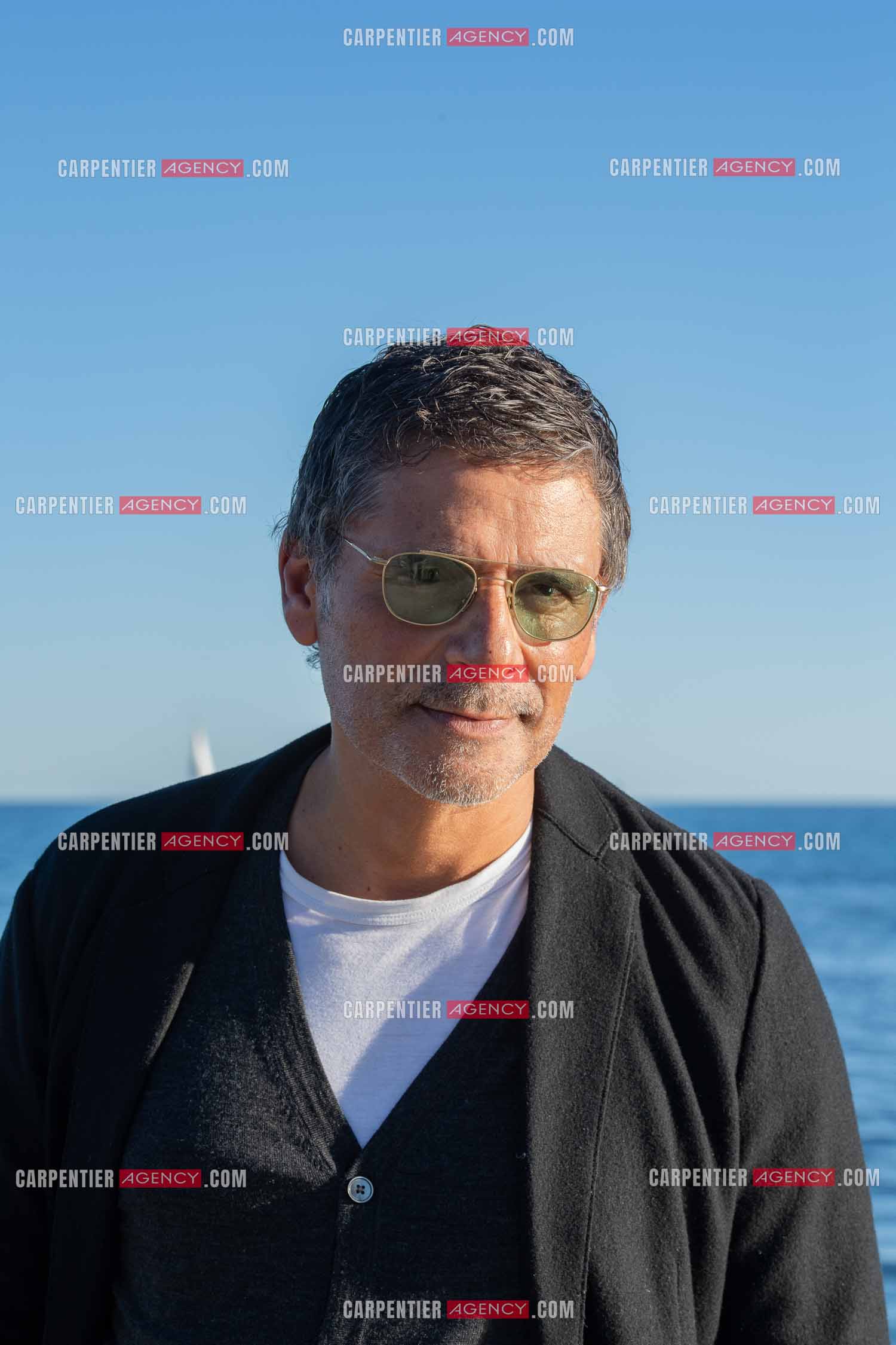 L'acteur Pascal Elbé sur la plage du Mourillon à Toulon pour la promo de son dernier film “ ON EST FAIT POUR S'ENTENDRE “ sortie prévue en salle pour le 17 novembre 2021.   ( Exclusif )