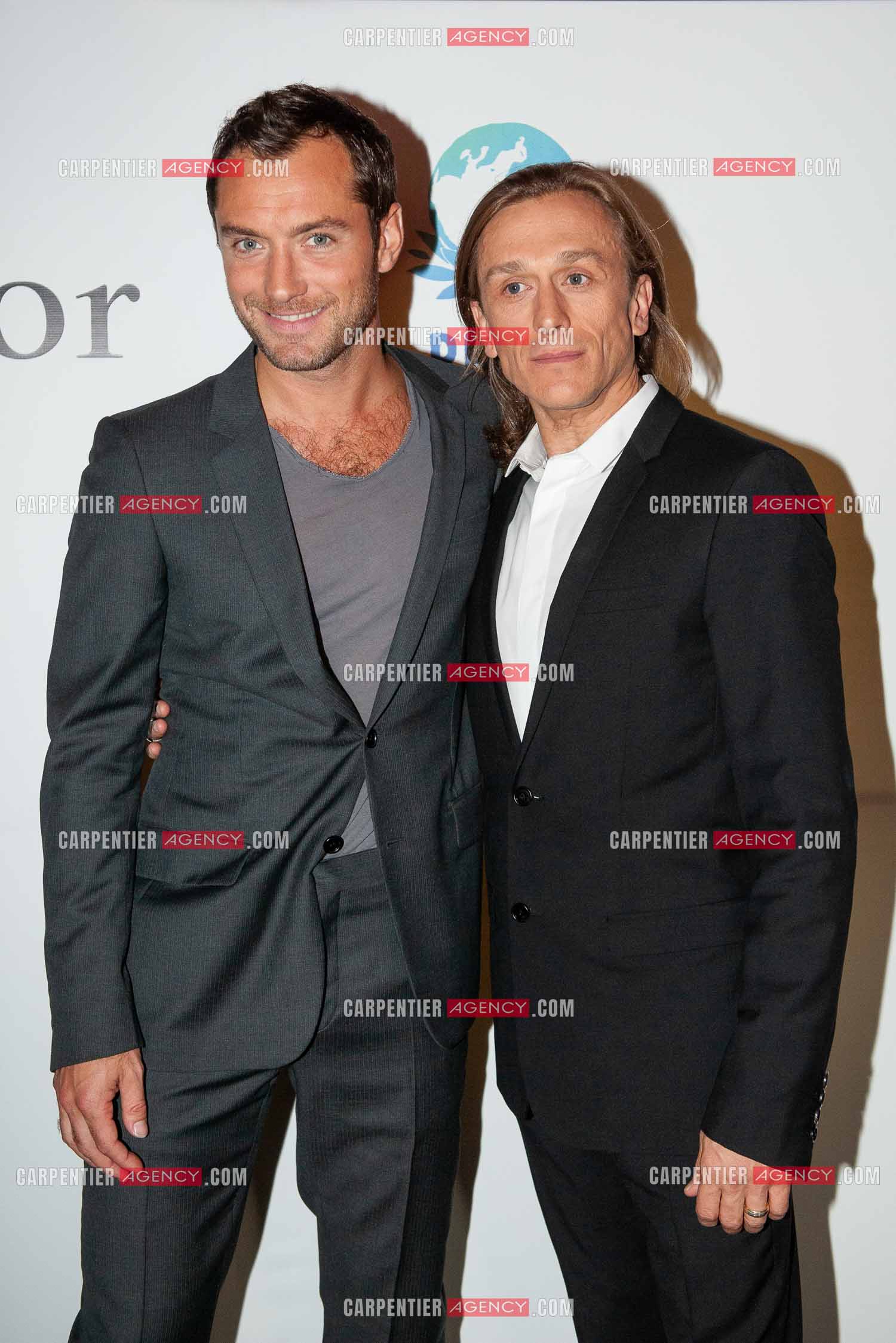 Concert au Zénith de Paris donné pour la journée internationale de la paix. Le fondateur de “ PEACE ONE DAY “ Jeremy Gilley et l'acteur Jude Law.   ( Exclusif )