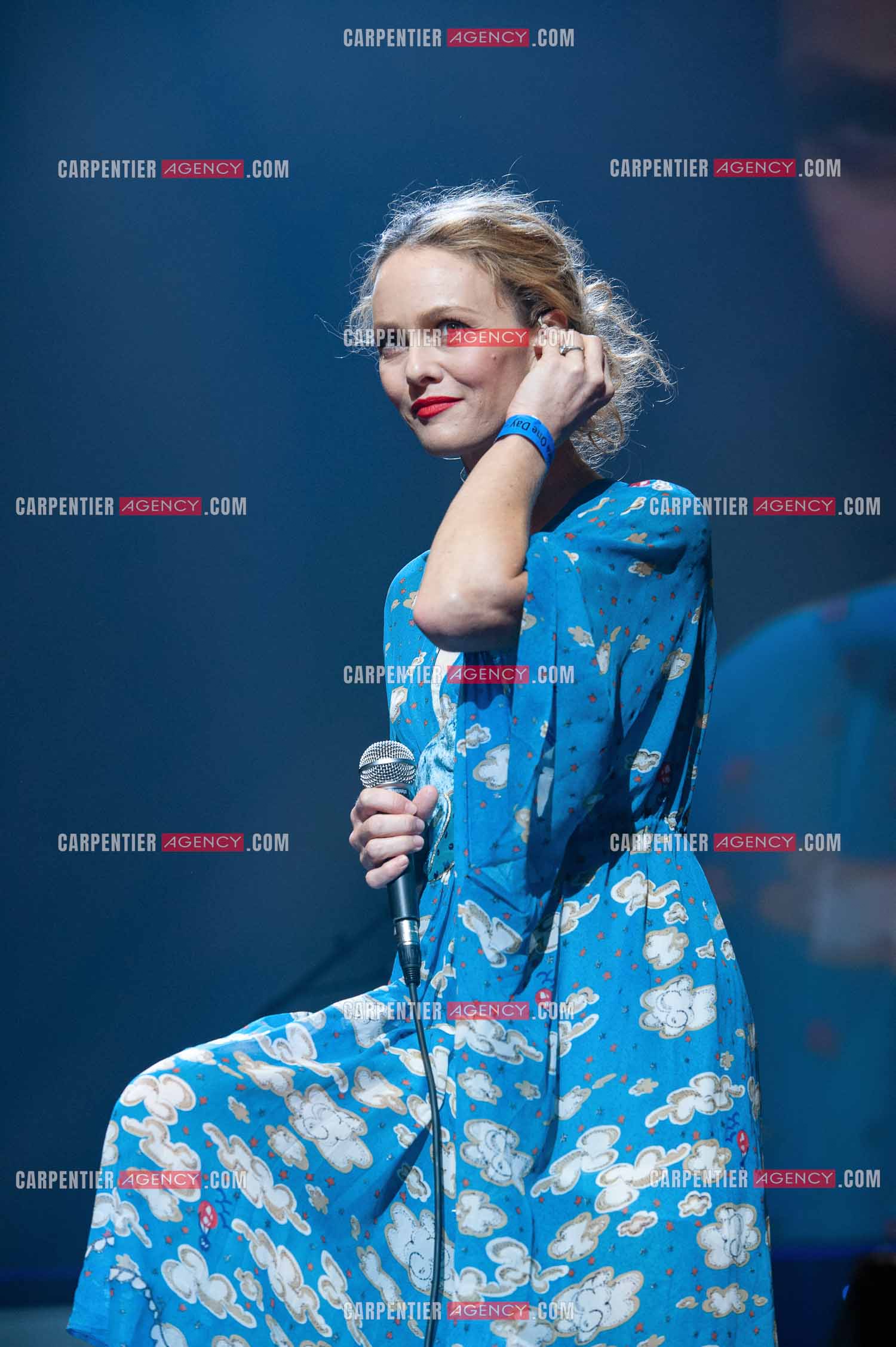 Concert au Zénith de Paris donné pour la journée internationale de la paix. La chanteuse Vanessa Paradis.                                           ( Exclusif )