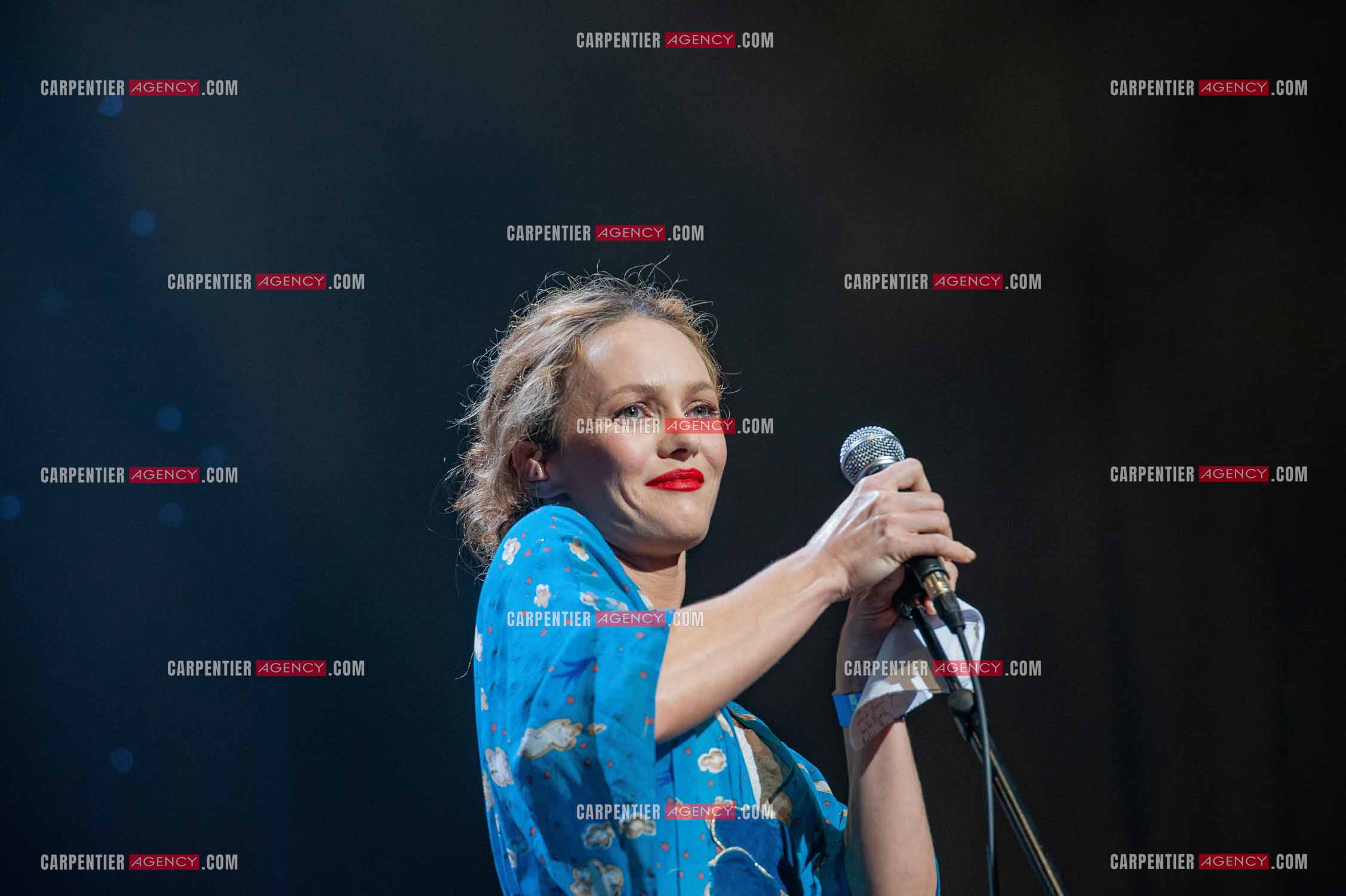 Concert au Zénith de Paris donné pour la journée internationale de la paix. La chanteuse Vanessa Paradis.                                           ( Exclusif )