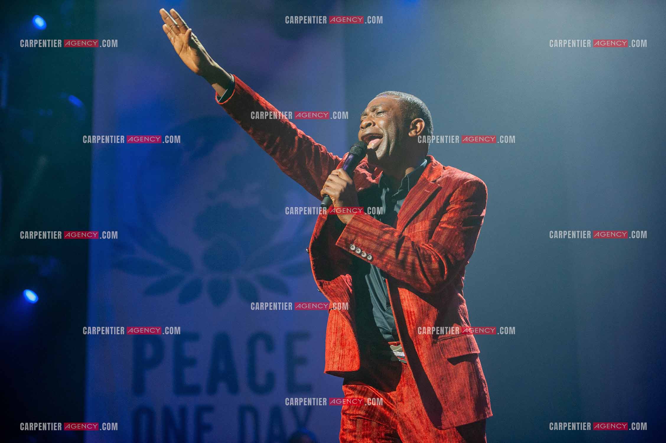 Concert au Zénith de Paris donné pour la journée internationale de la paix. Le chanteur Sénégalais Youssou N'Dour.                                           ( Exclusif )