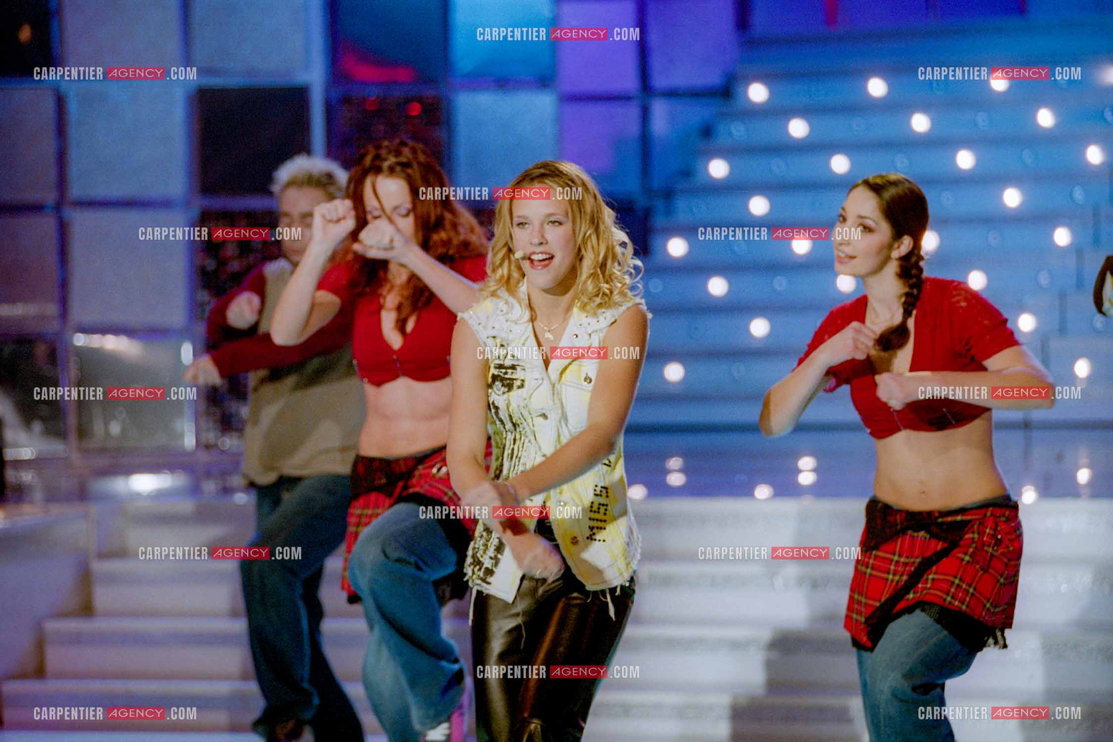 La chanteuse Lorie Pester lors de l'émission Hit Machine en 1997.  ( Exclusif )