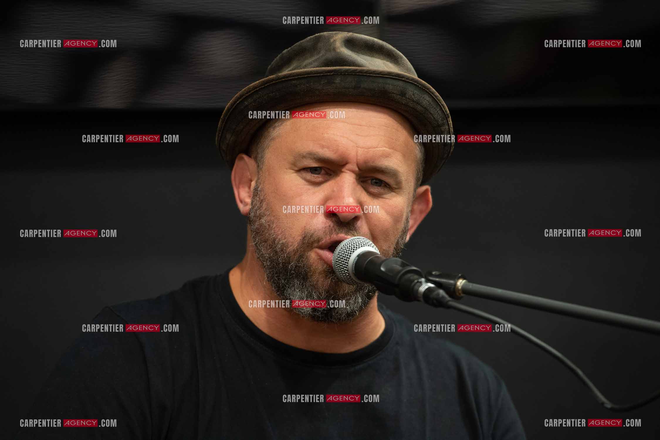 Le finaliste de The Voice saison 2022 Mister Mat de son vrai nom Mathieu Guillou lors de son Showcase au magasin Cultura de Toulon la Valette.    ( Exclusif )