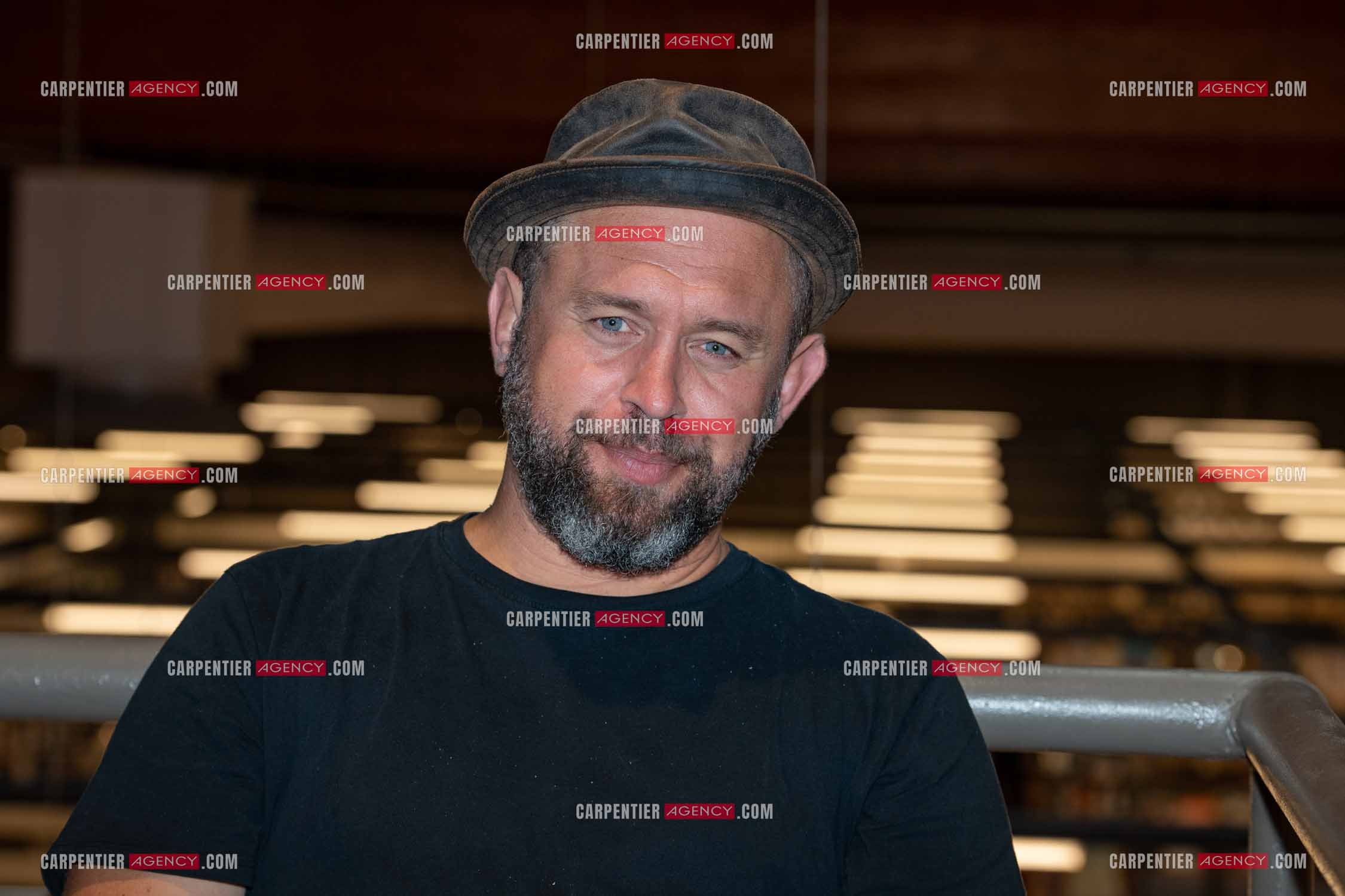 Le finaliste de The Voice saison 2022 Mister Mat de son vrai nom Mathieu Guillou lors de son Showcase au magasin Cultura de Toulon la Valette.    ( Exclusif )